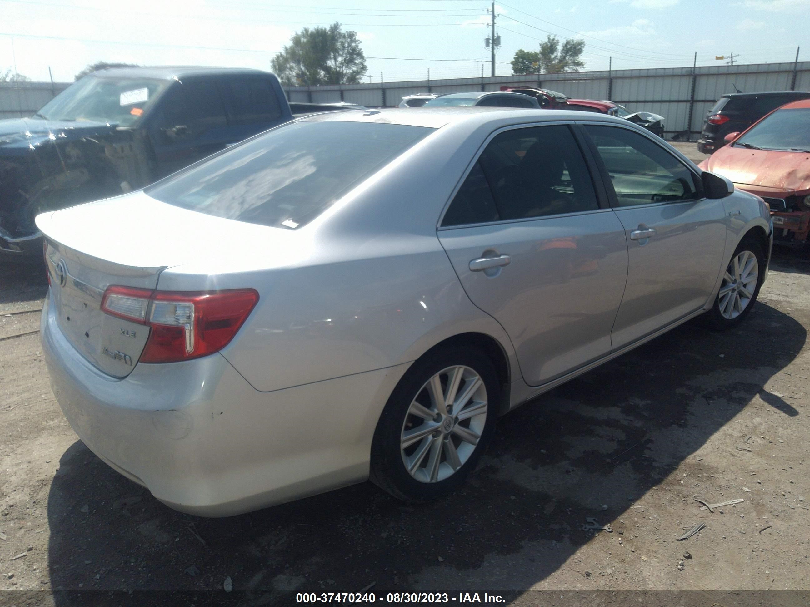 Photo 3 VIN: 4T1BD1FK7CU028527 - TOYOTA CAMRY 