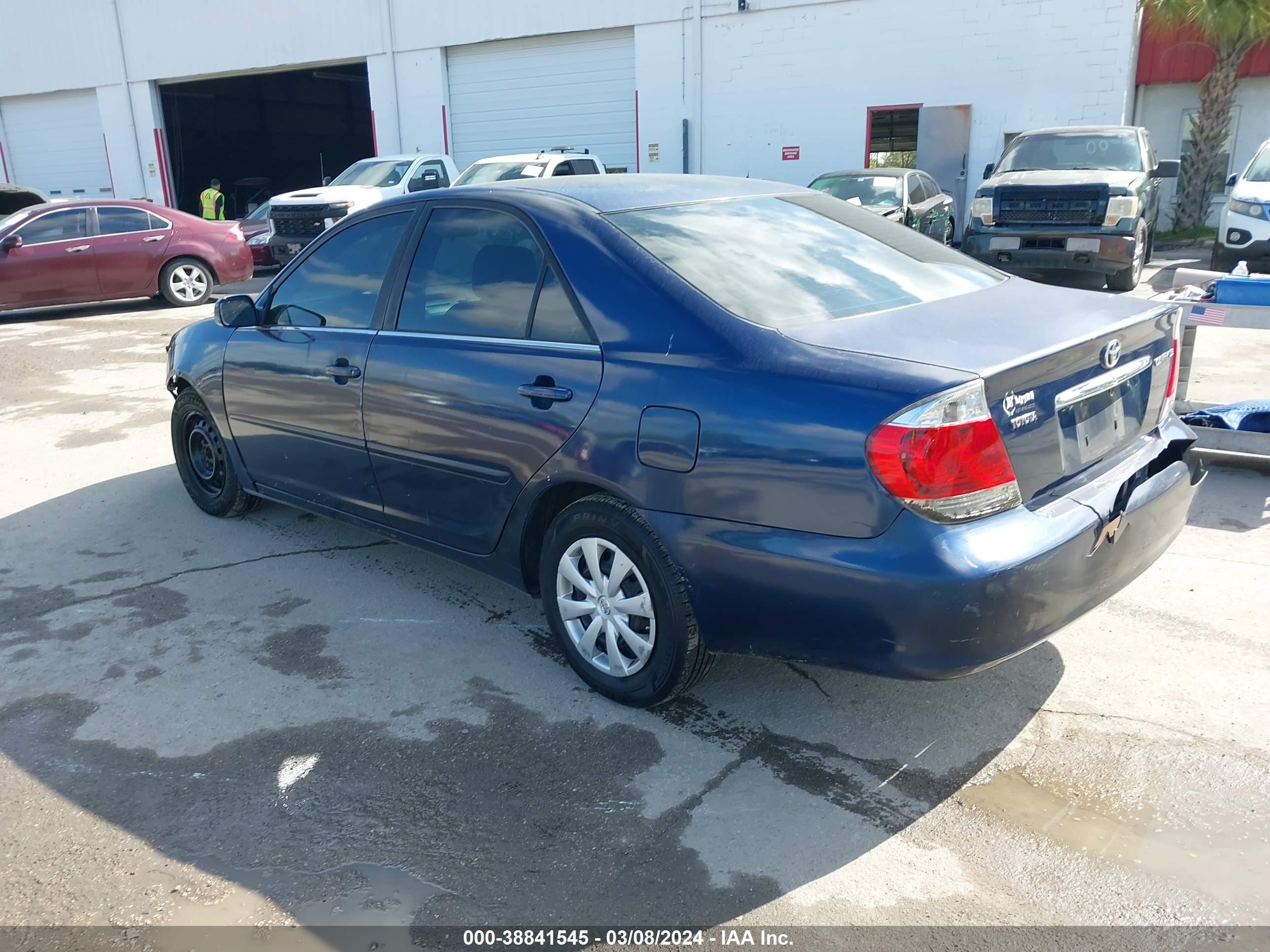 Photo 2 VIN: 4T1BE30K35U061545 - TOYOTA CAMRY 