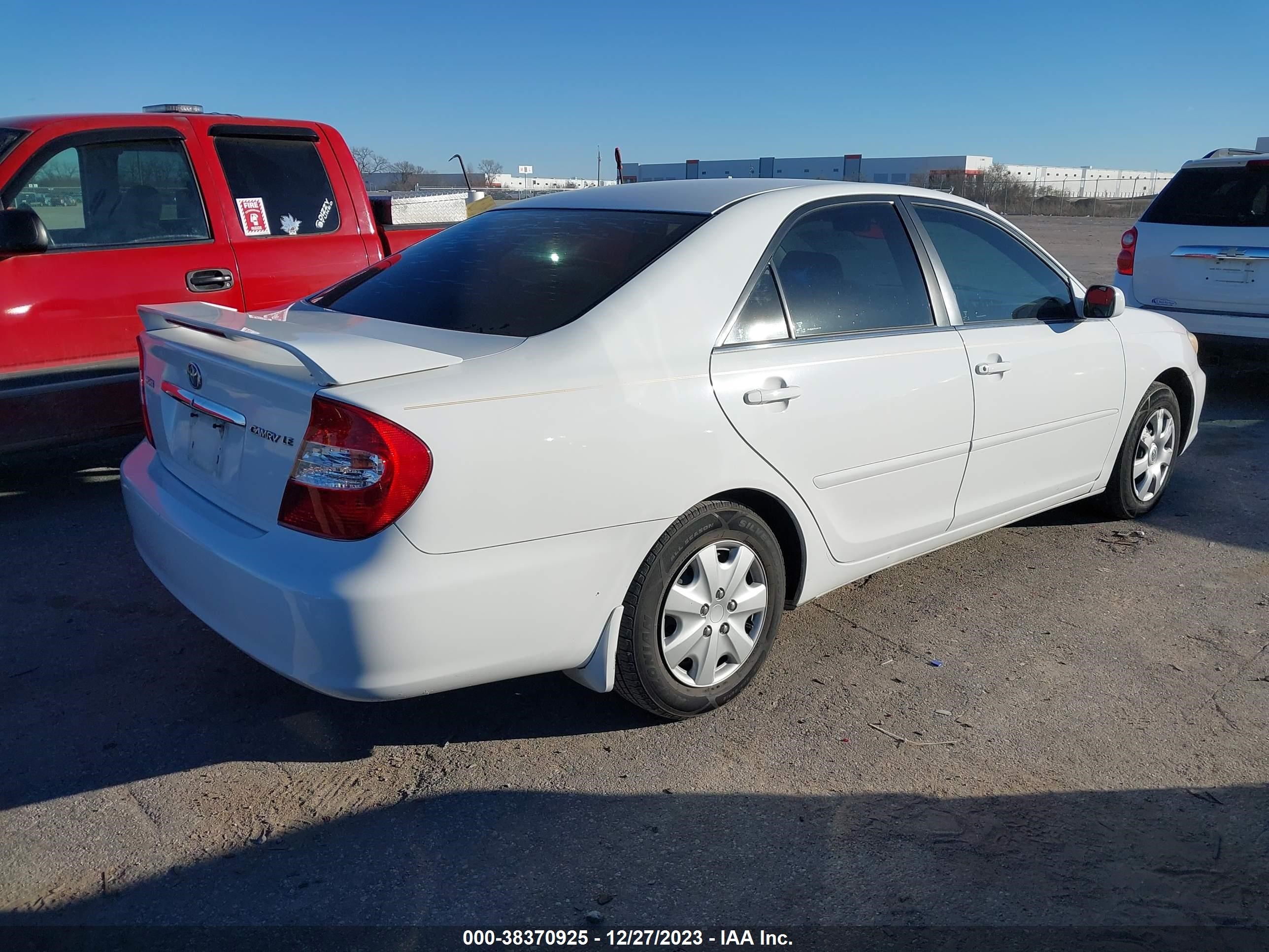 Photo 3 VIN: 4T1BE30K52U581550 - TOYOTA CAMRY 