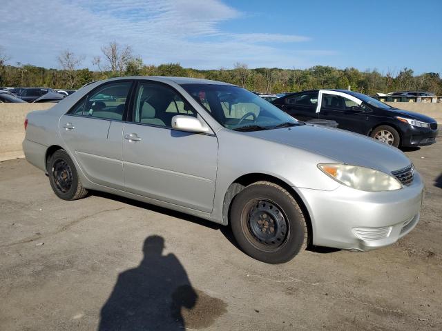 Photo 3 VIN: 4T1BE30K65U006328 - TOYOTA CAMRY 