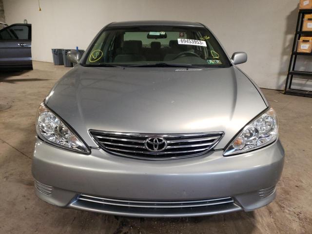 Photo 4 VIN: 4T1BE30K65U517571 - TOYOTA CAMRY LE 