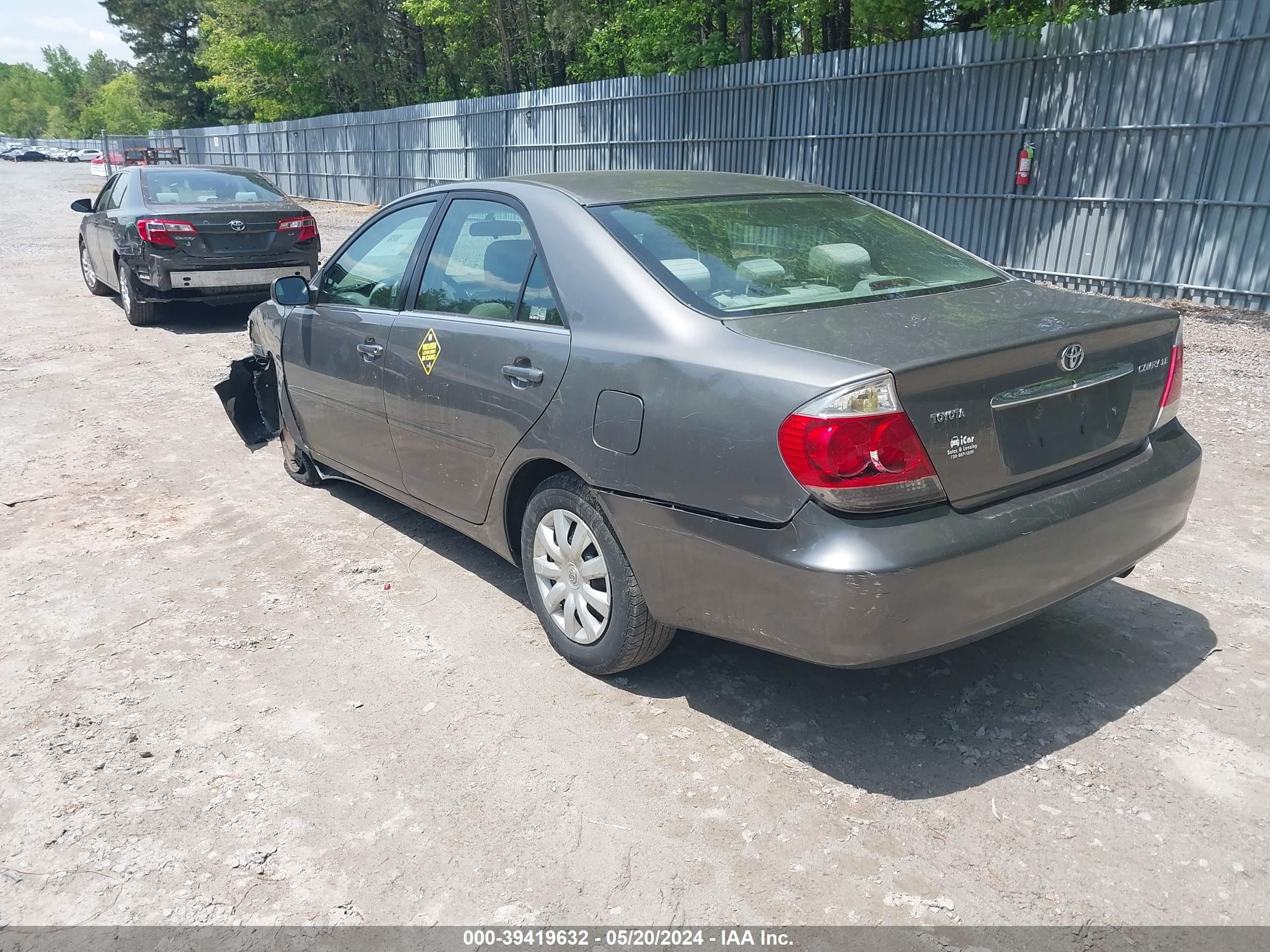 Photo 2 VIN: 4T1BE30K65U576605 - TOYOTA CAMRY 