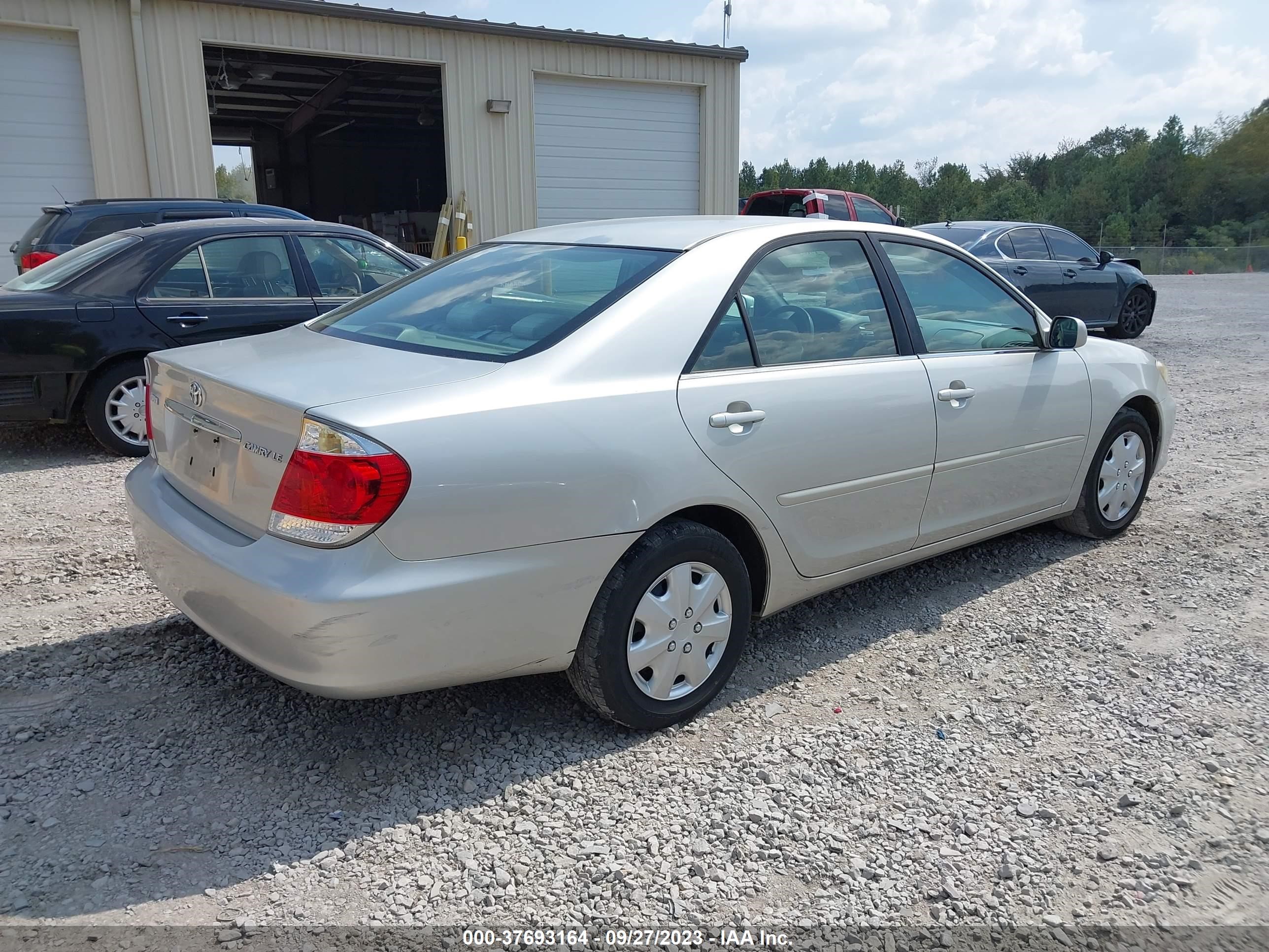 Photo 3 VIN: 4T1BE30K75U944810 - TOYOTA CAMRY 