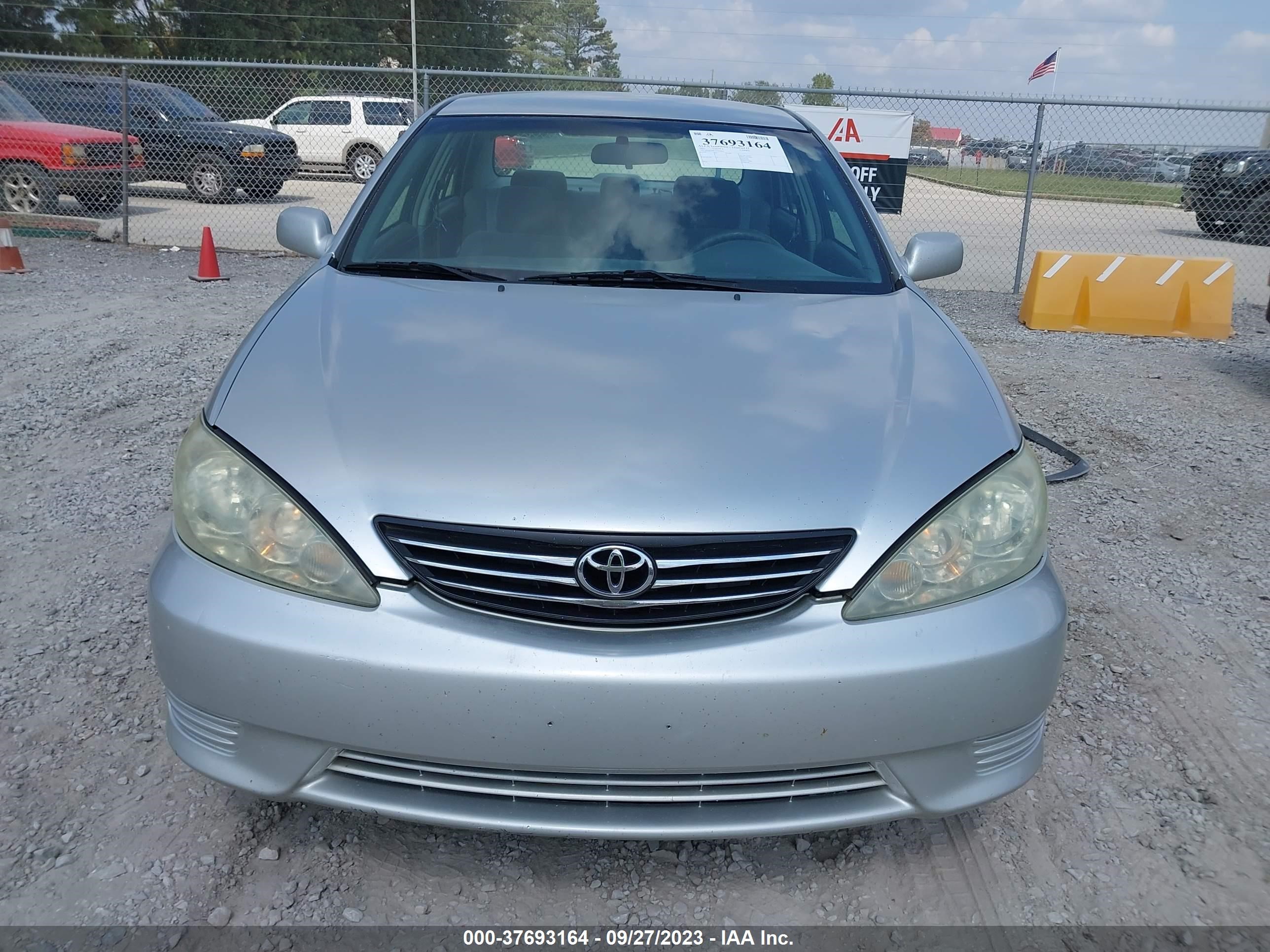 Photo 5 VIN: 4T1BE30K75U944810 - TOYOTA CAMRY 