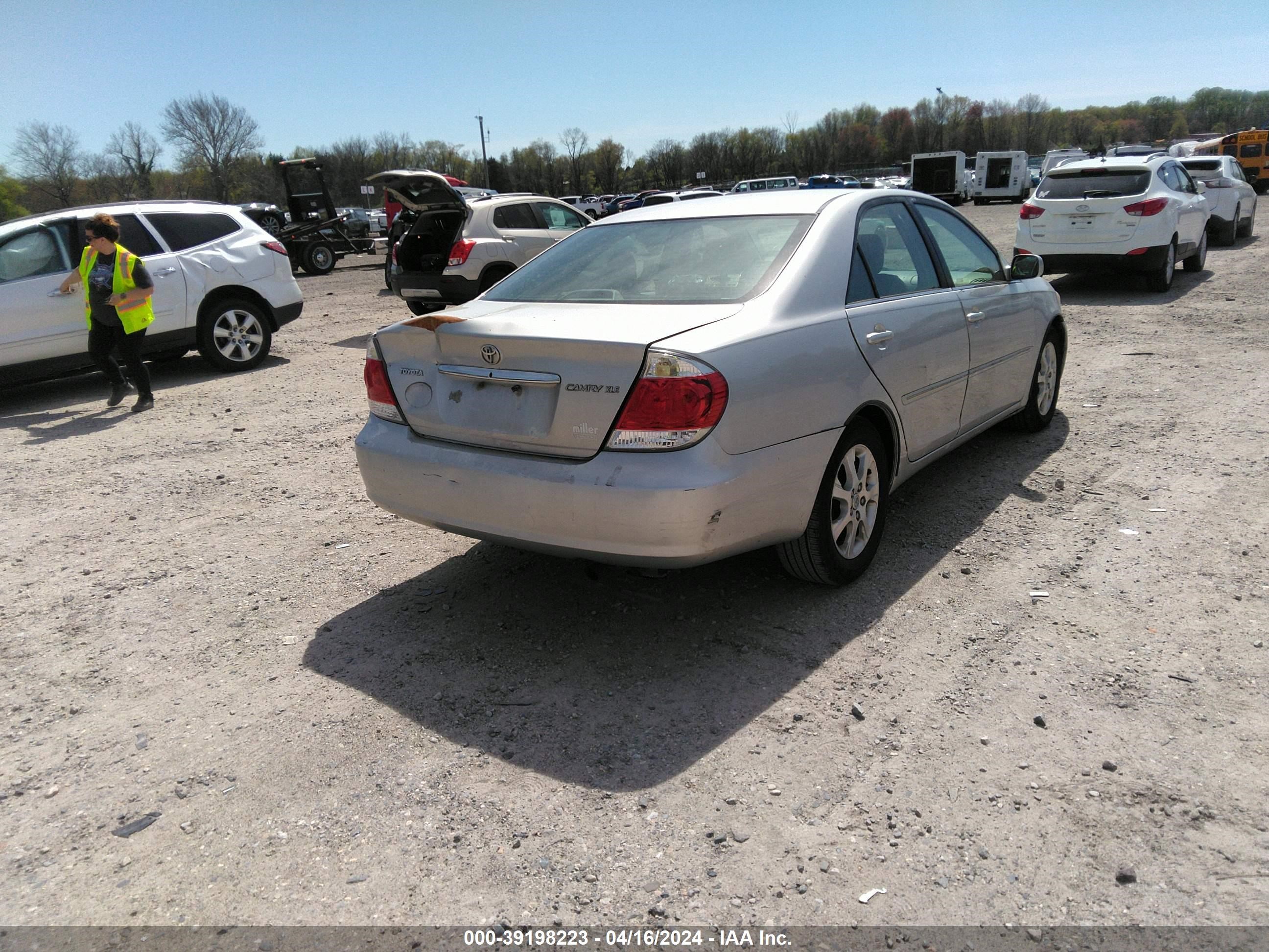 Photo 3 VIN: 4T1BE30K85U602525 - TOYOTA CAMRY 