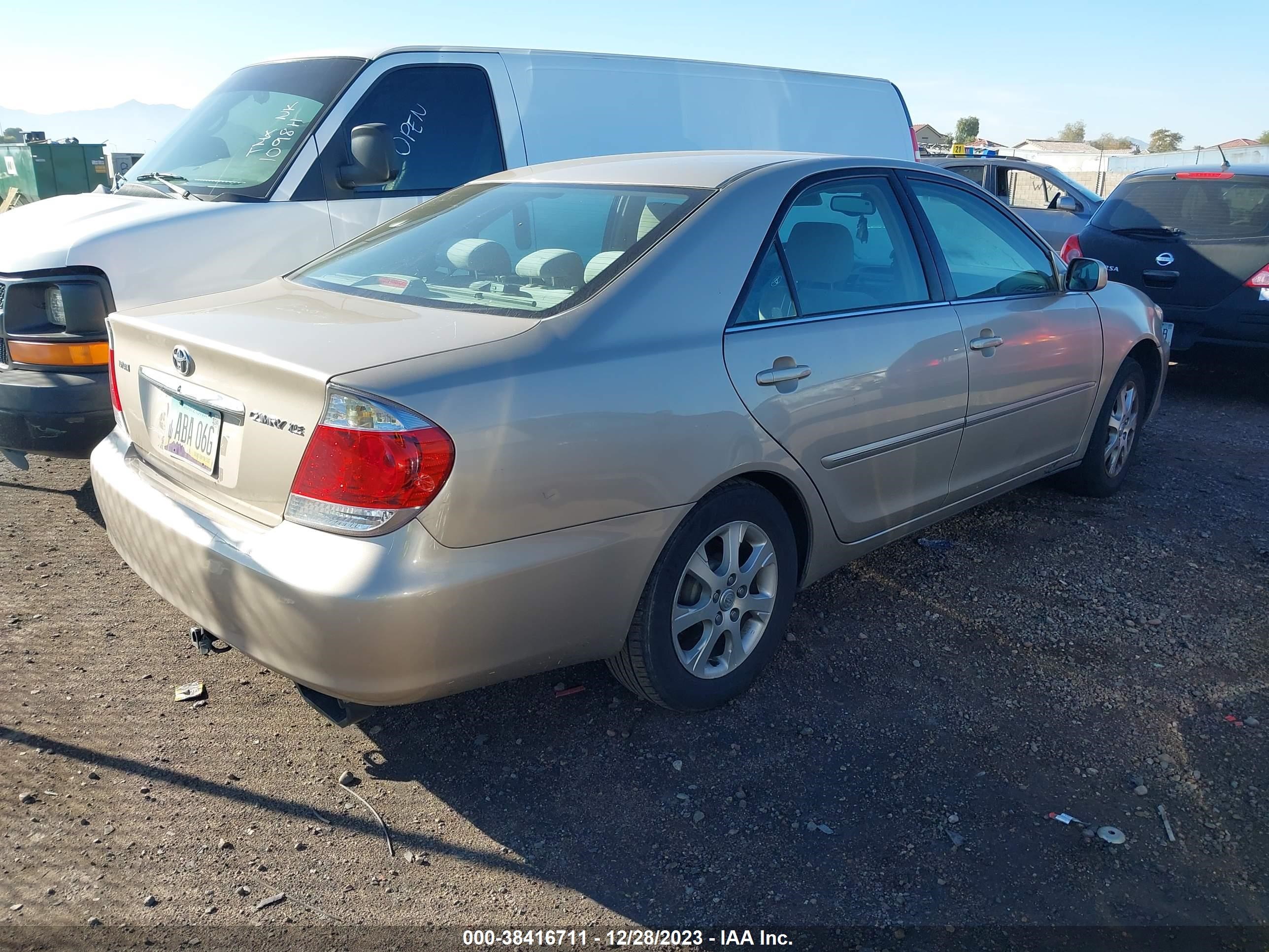 Photo 3 VIN: 4T1BE30K85U996186 - TOYOTA CAMRY 