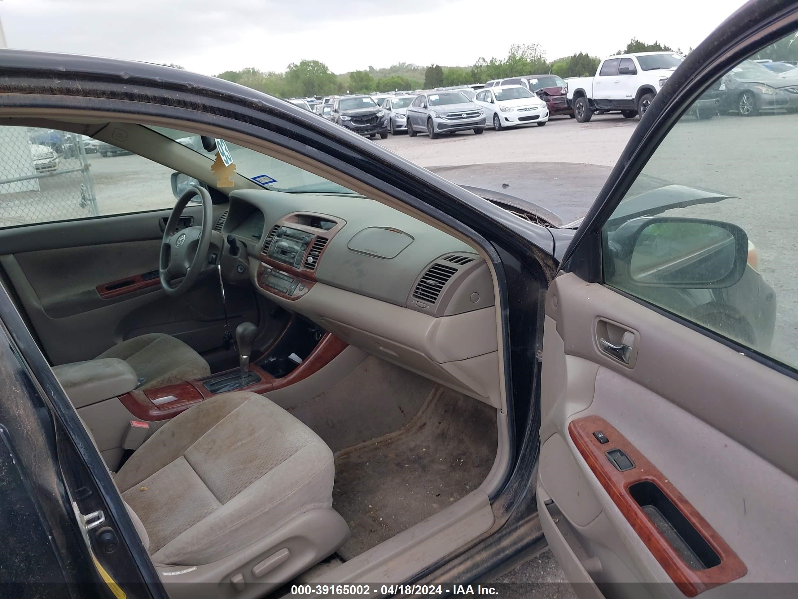 Photo 4 VIN: 4T1BE30K92U090060 - TOYOTA CAMRY 