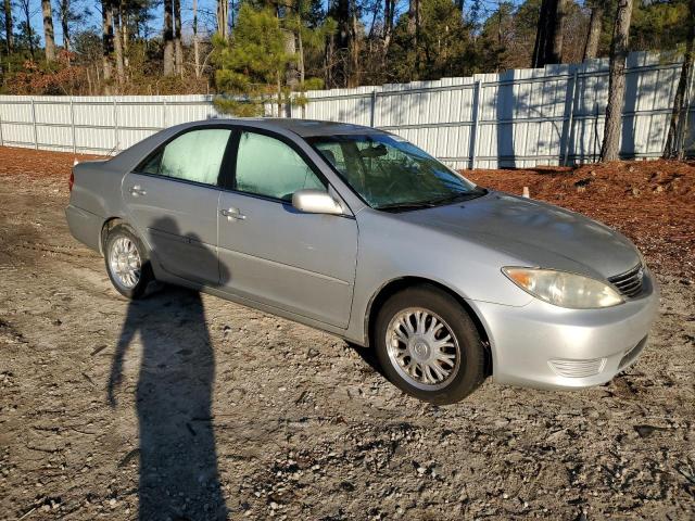 Photo 3 VIN: 4T1BE30K95U564884 - TOYOTA CAMRY 