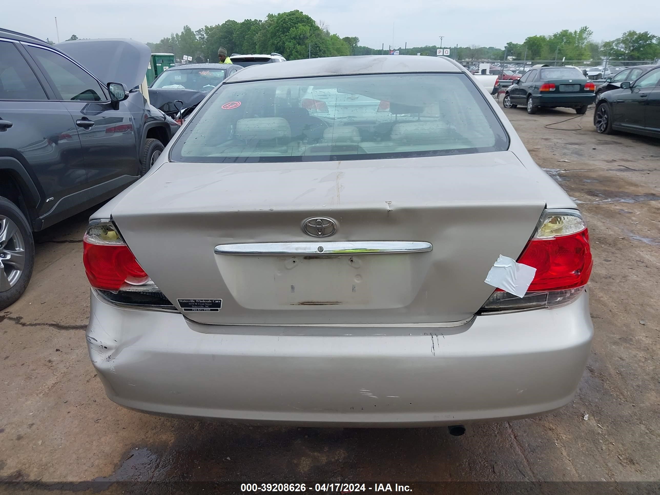 Photo 15 VIN: 4T1BE30KX5U575456 - TOYOTA CAMRY 