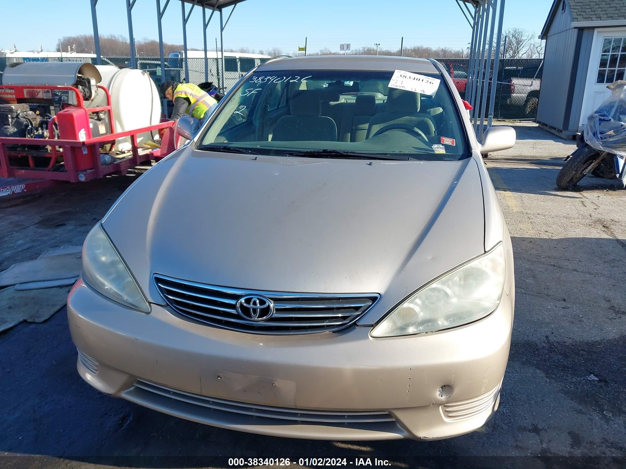 Photo 11 VIN: 4T1BE30KX5U962816 - TOYOTA CAMRY 