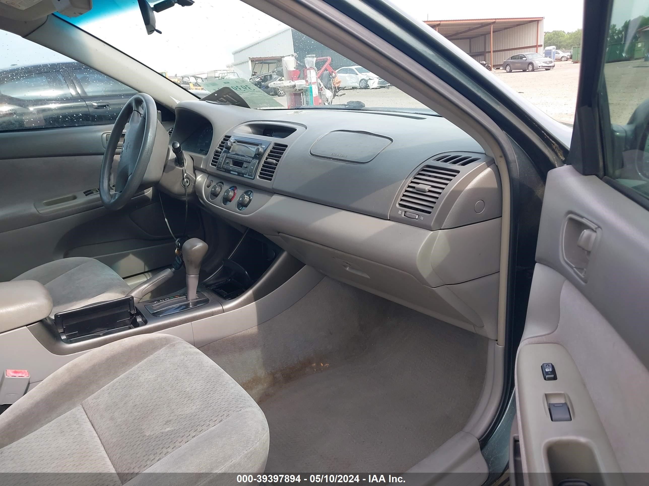 Photo 4 VIN: 4T1BE32K02U602138 - TOYOTA CAMRY 