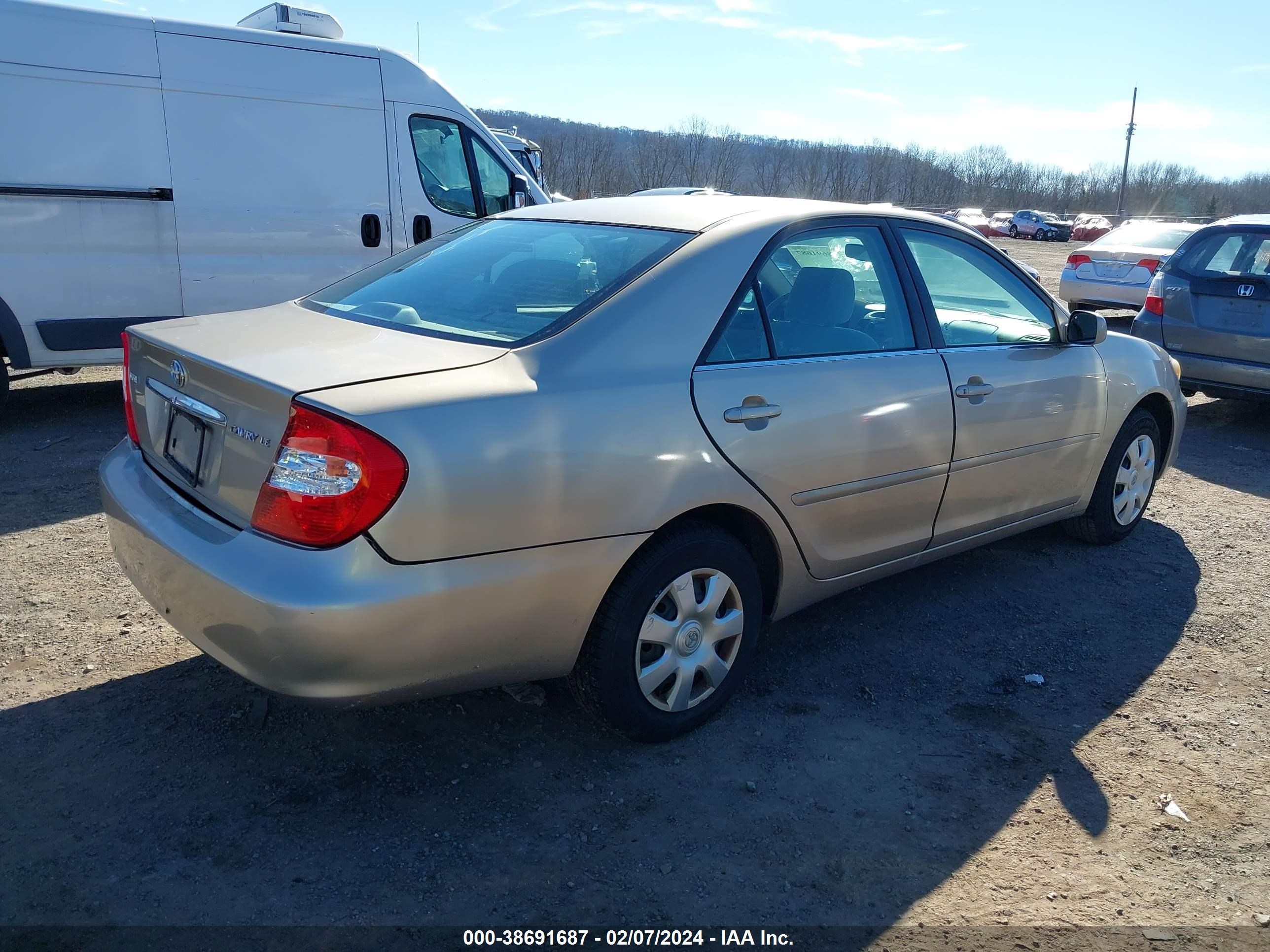 Photo 3 VIN: 4T1BE32K03U156641 - TOYOTA CAMRY 