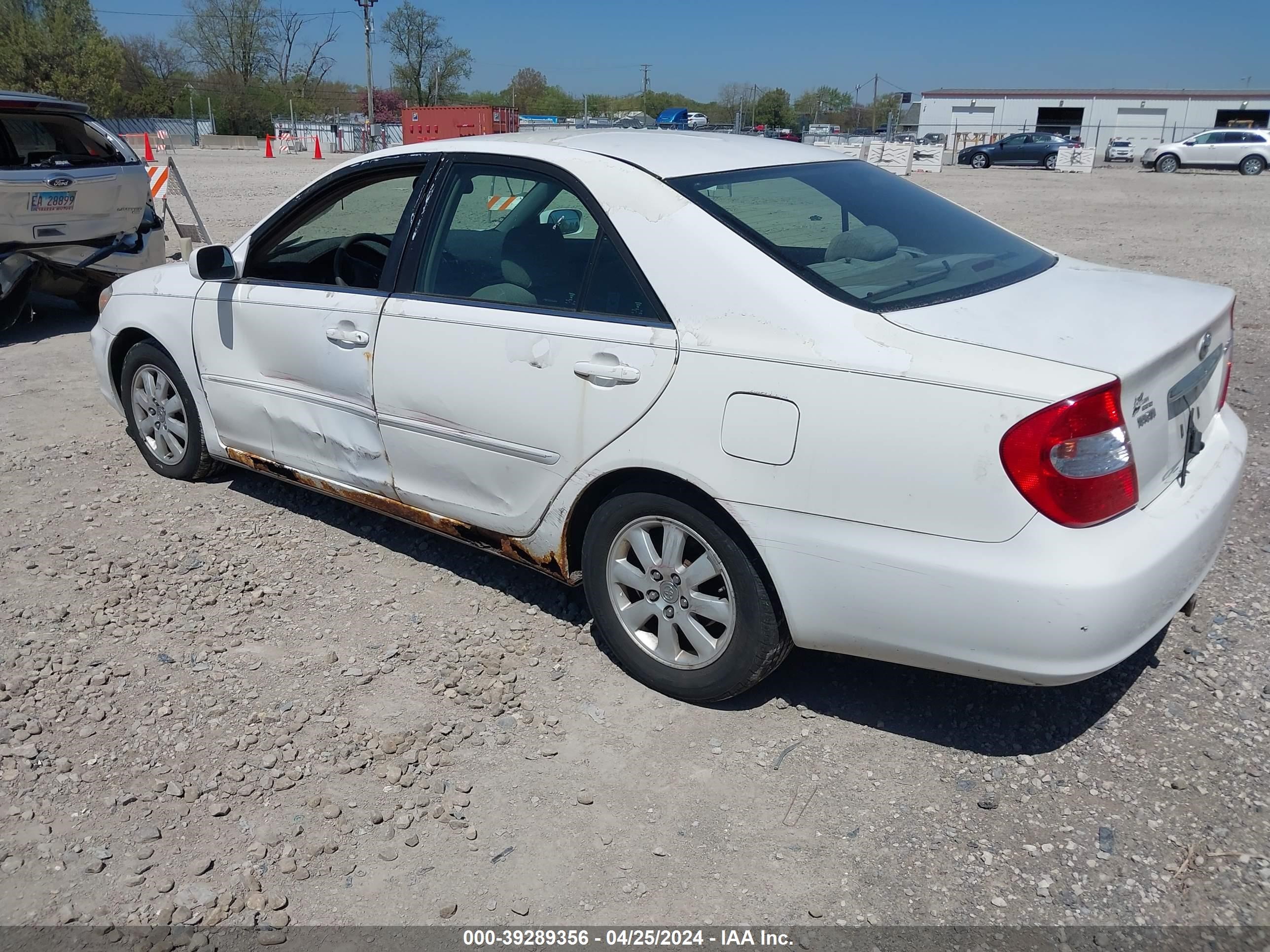 Photo 2 VIN: 4T1BE32K03U195360 - TOYOTA CAMRY 