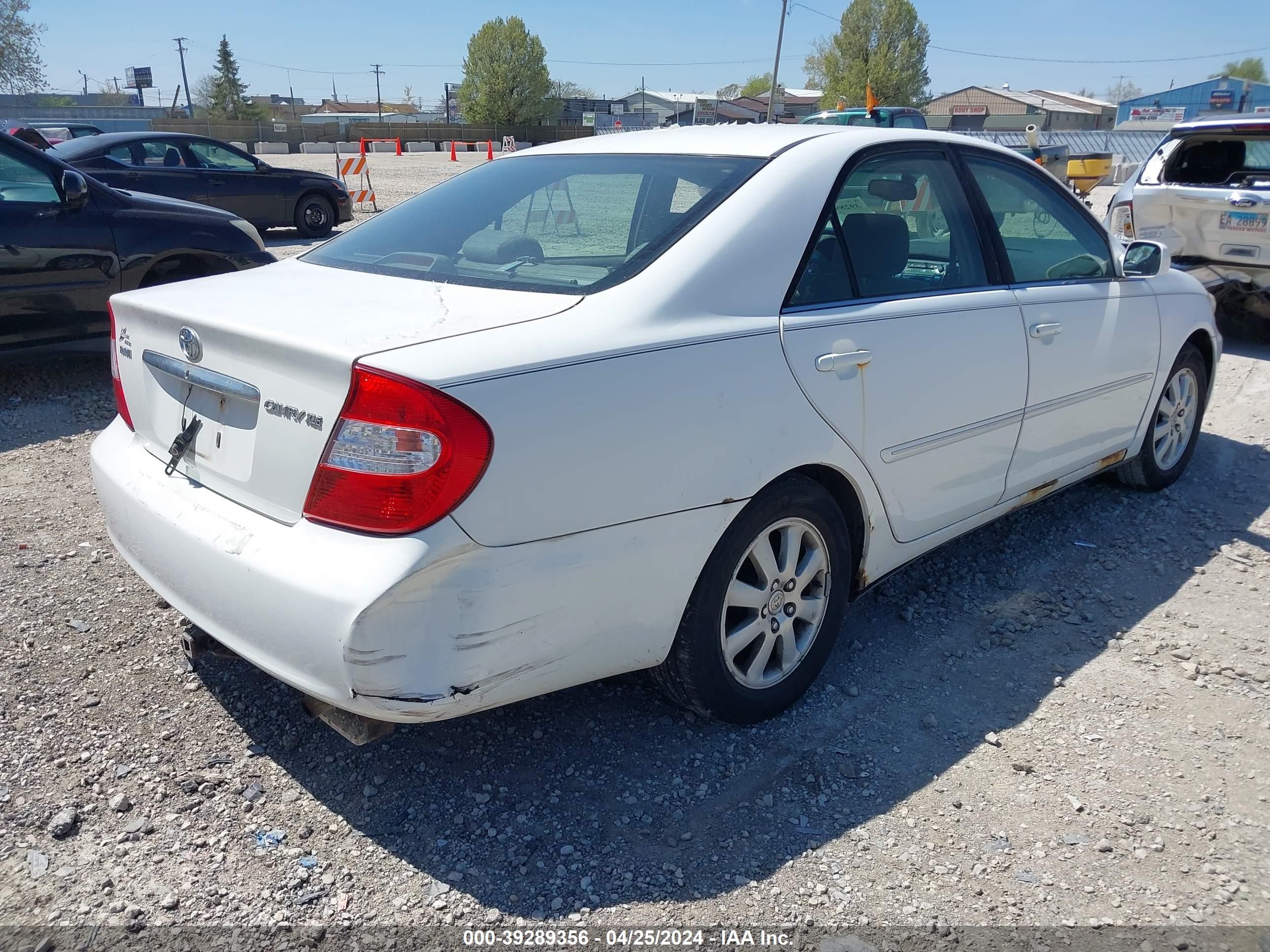 Photo 3 VIN: 4T1BE32K03U195360 - TOYOTA CAMRY 