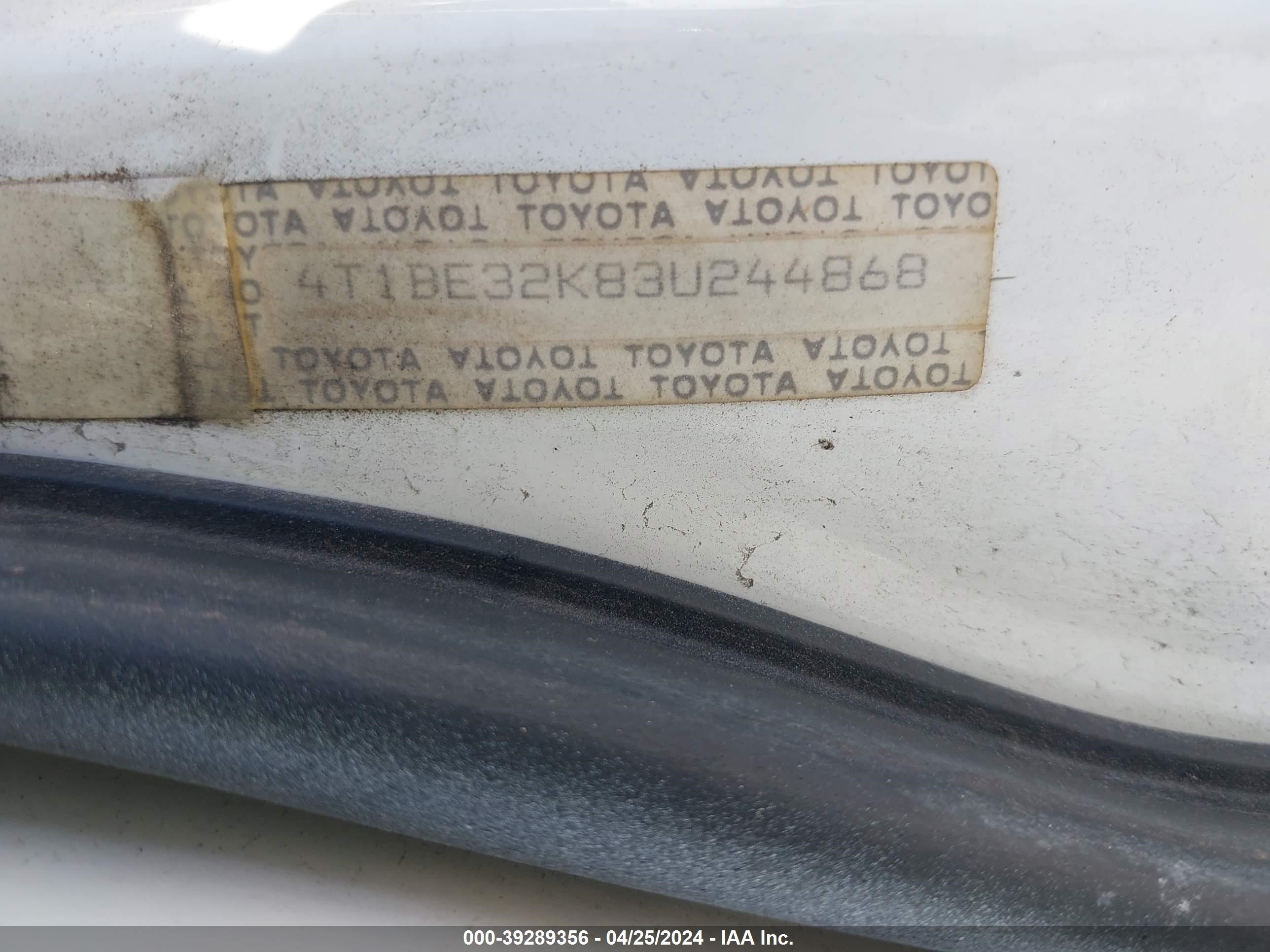 Photo 8 VIN: 4T1BE32K03U195360 - TOYOTA CAMRY 