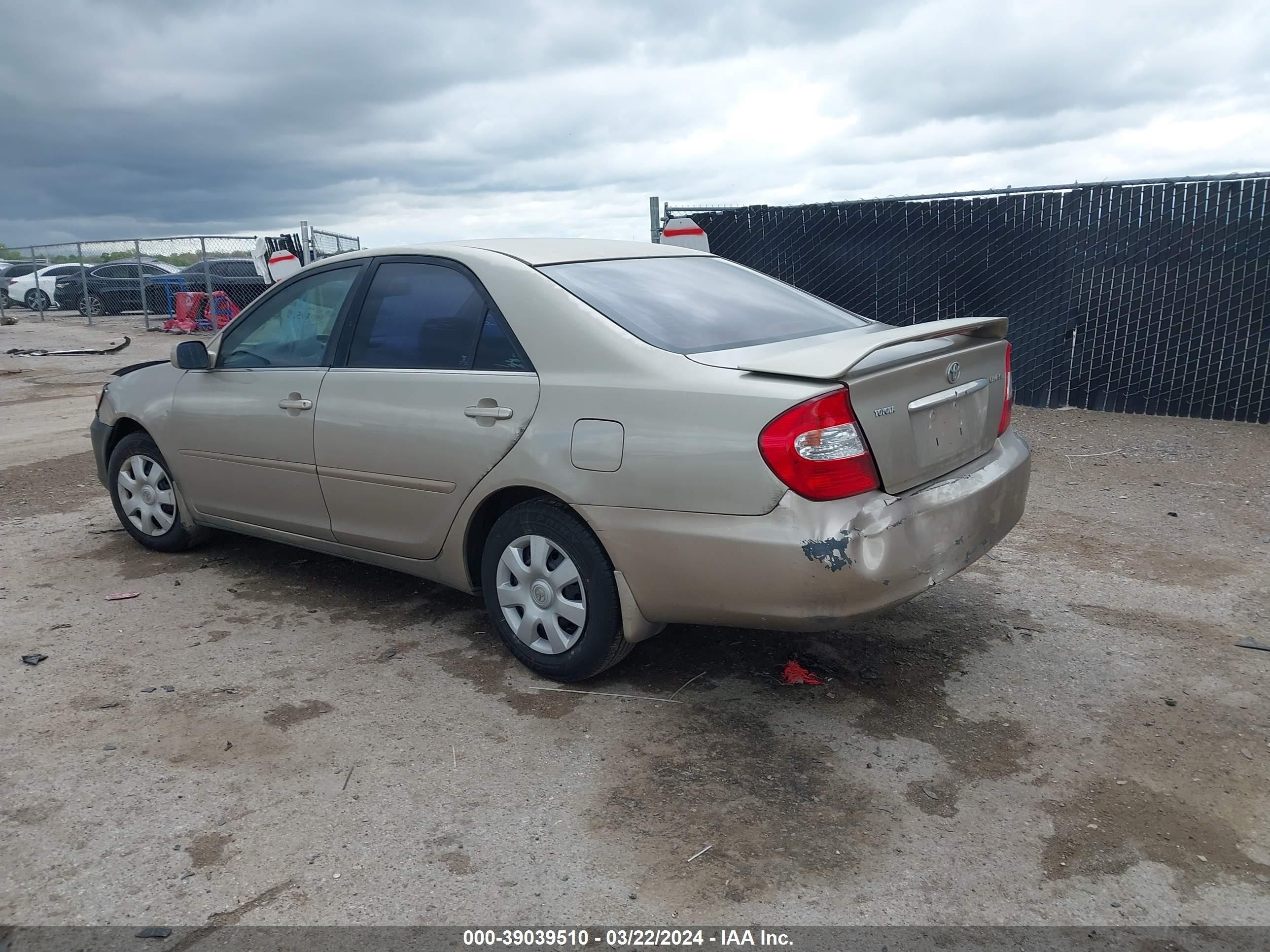 Photo 2 VIN: 4T1BE32K03U729666 - TOYOTA CAMRY 