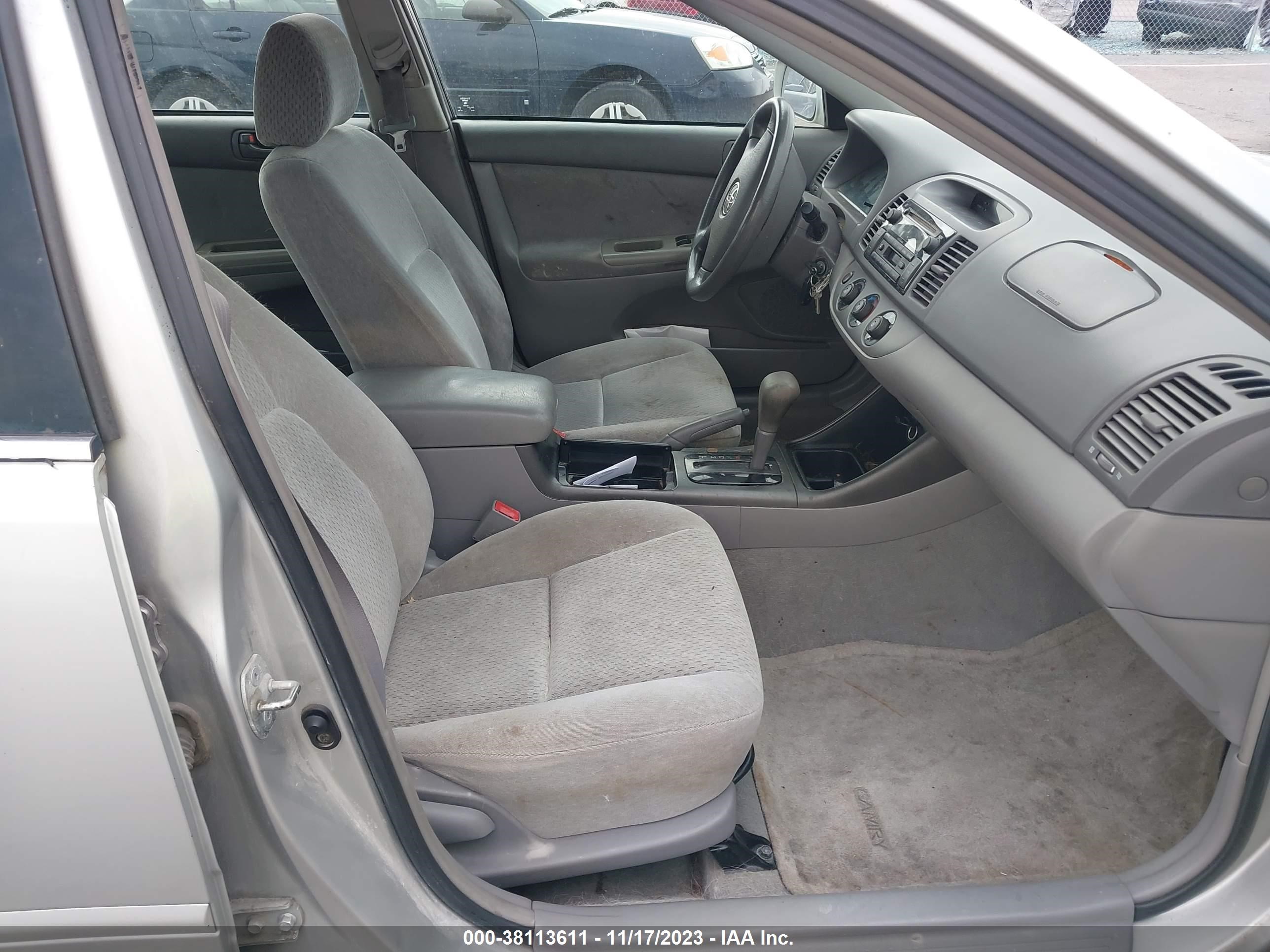 Photo 4 VIN: 4T1BE32K03U733409 - TOYOTA CAMRY 