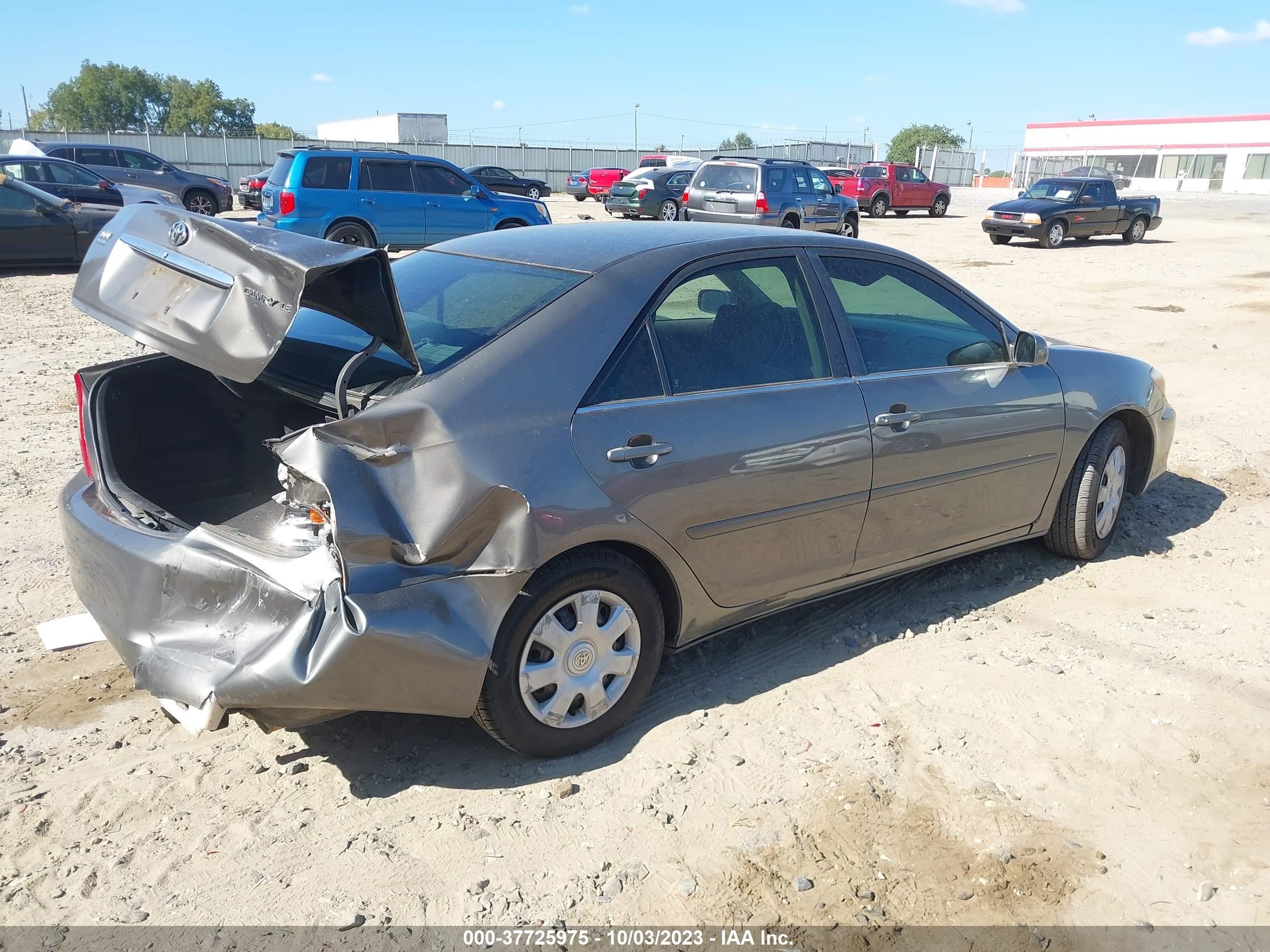 Photo 3 VIN: 4T1BE32K03U735872 - TOYOTA CAMRY 