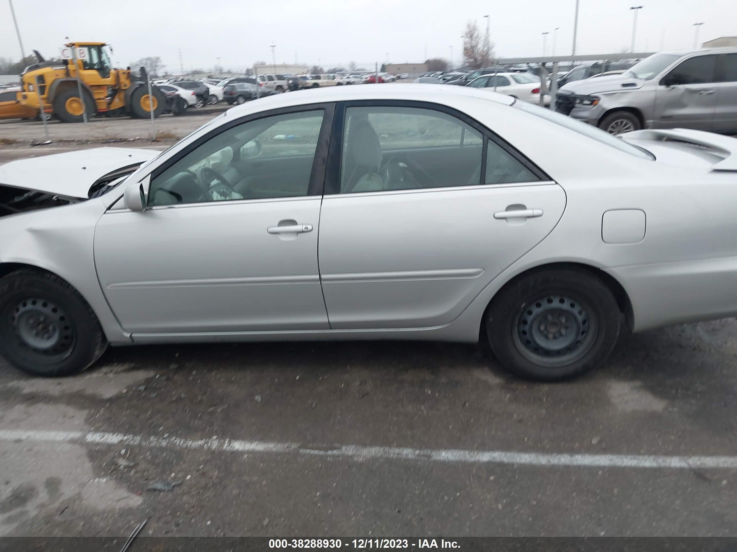 Photo 13 VIN: 4T1BE32K03U743759 - TOYOTA CAMRY 