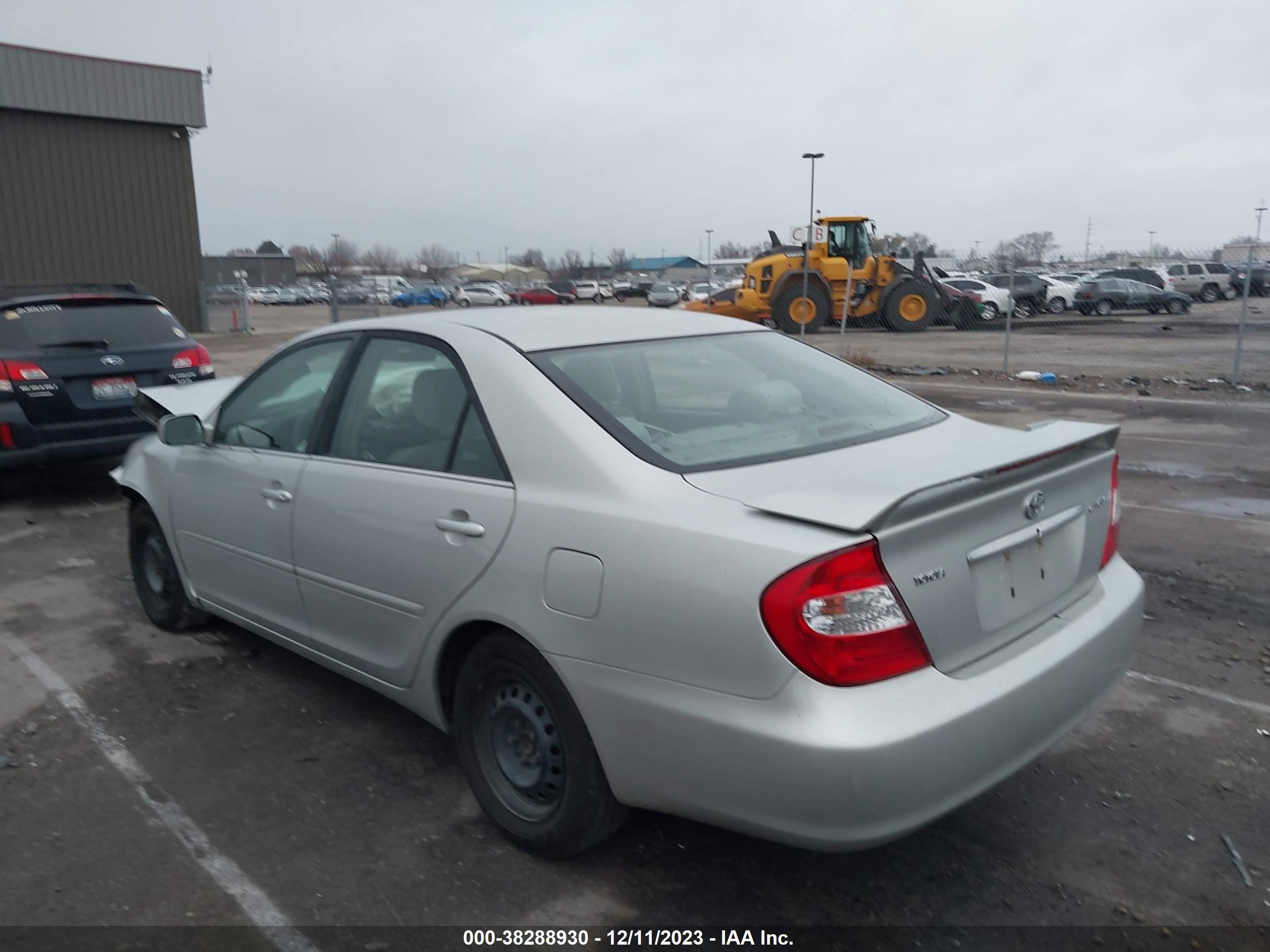 Photo 2 VIN: 4T1BE32K03U743759 - TOYOTA CAMRY 