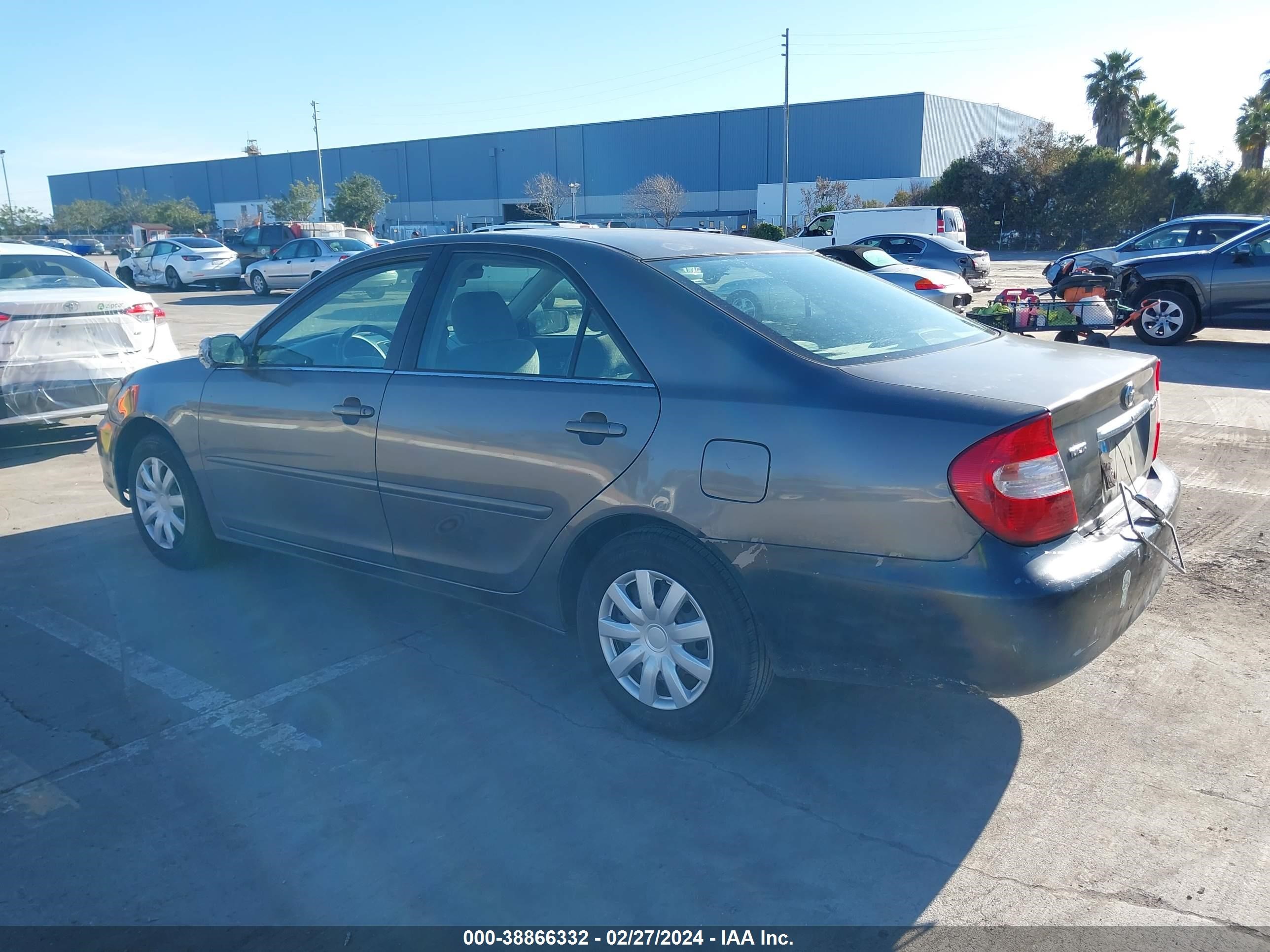 Photo 2 VIN: 4T1BE32K03U769925 - TOYOTA CAMRY 