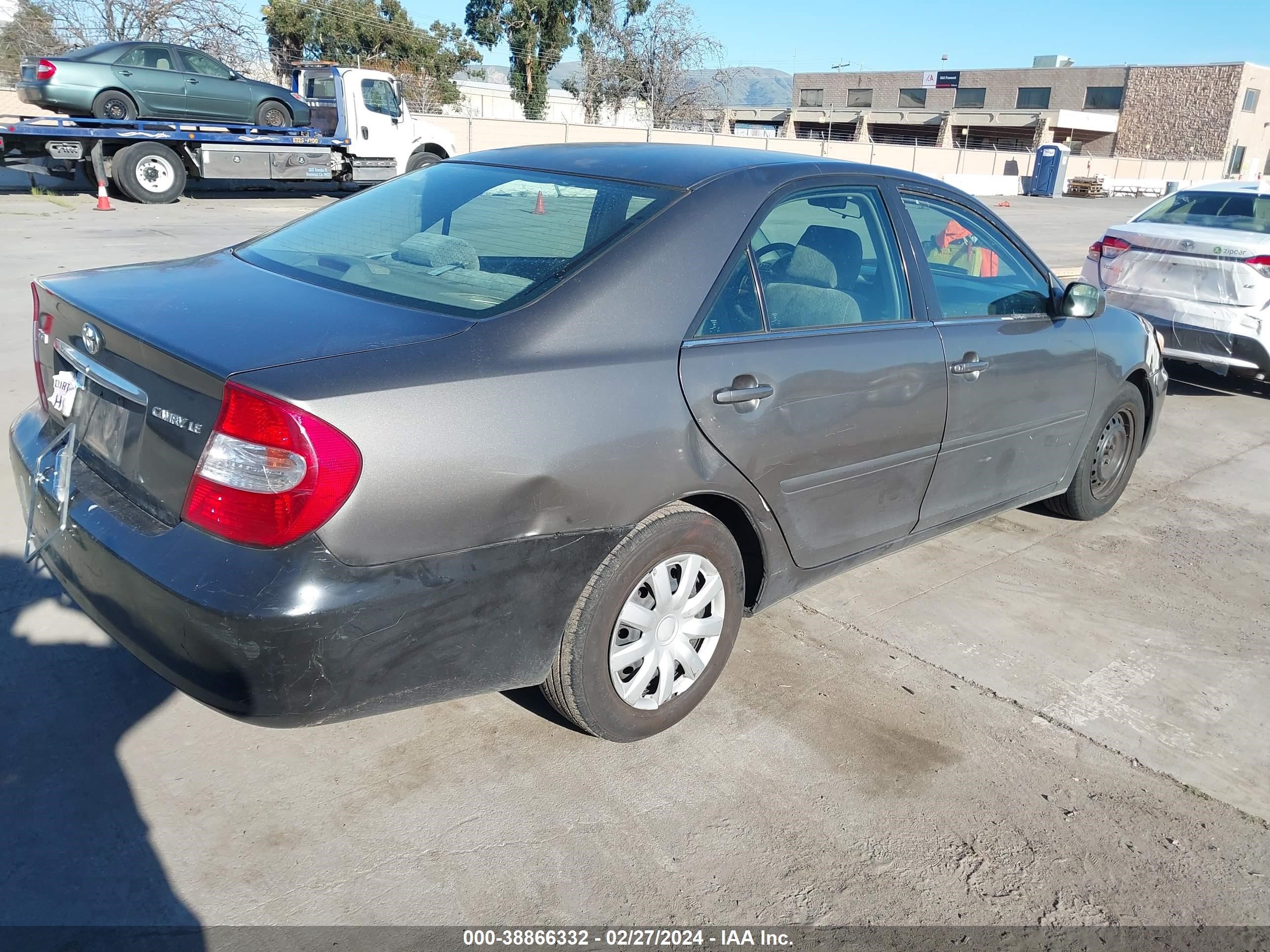 Photo 3 VIN: 4T1BE32K03U769925 - TOYOTA CAMRY 