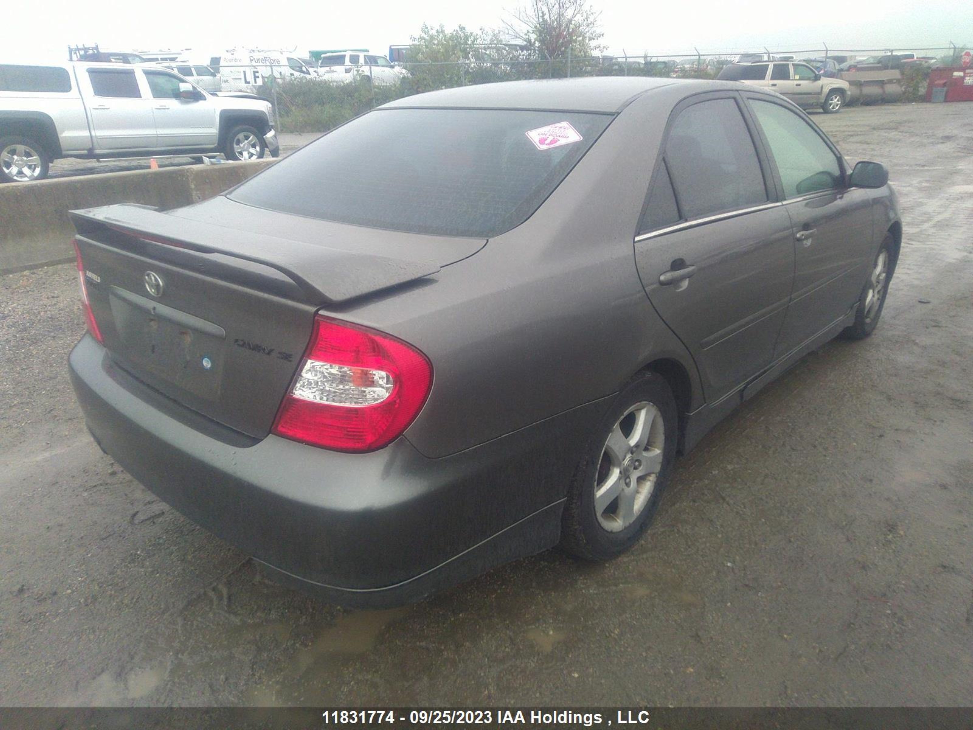 Photo 3 VIN: 4T1BE32K04U807820 - TOYOTA CAMRY 