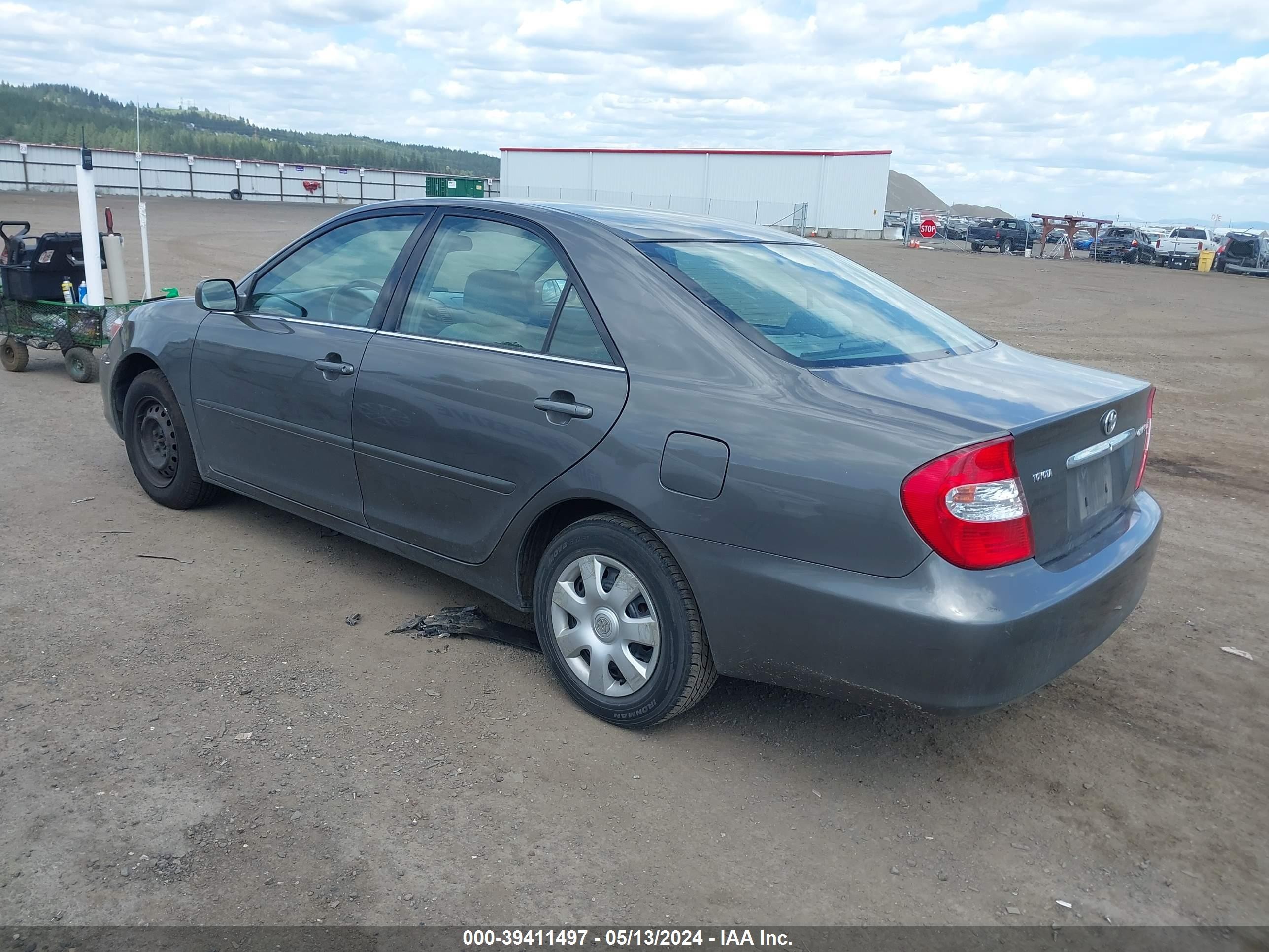 Photo 2 VIN: 4T1BE32K04U909960 - TOYOTA CAMRY 