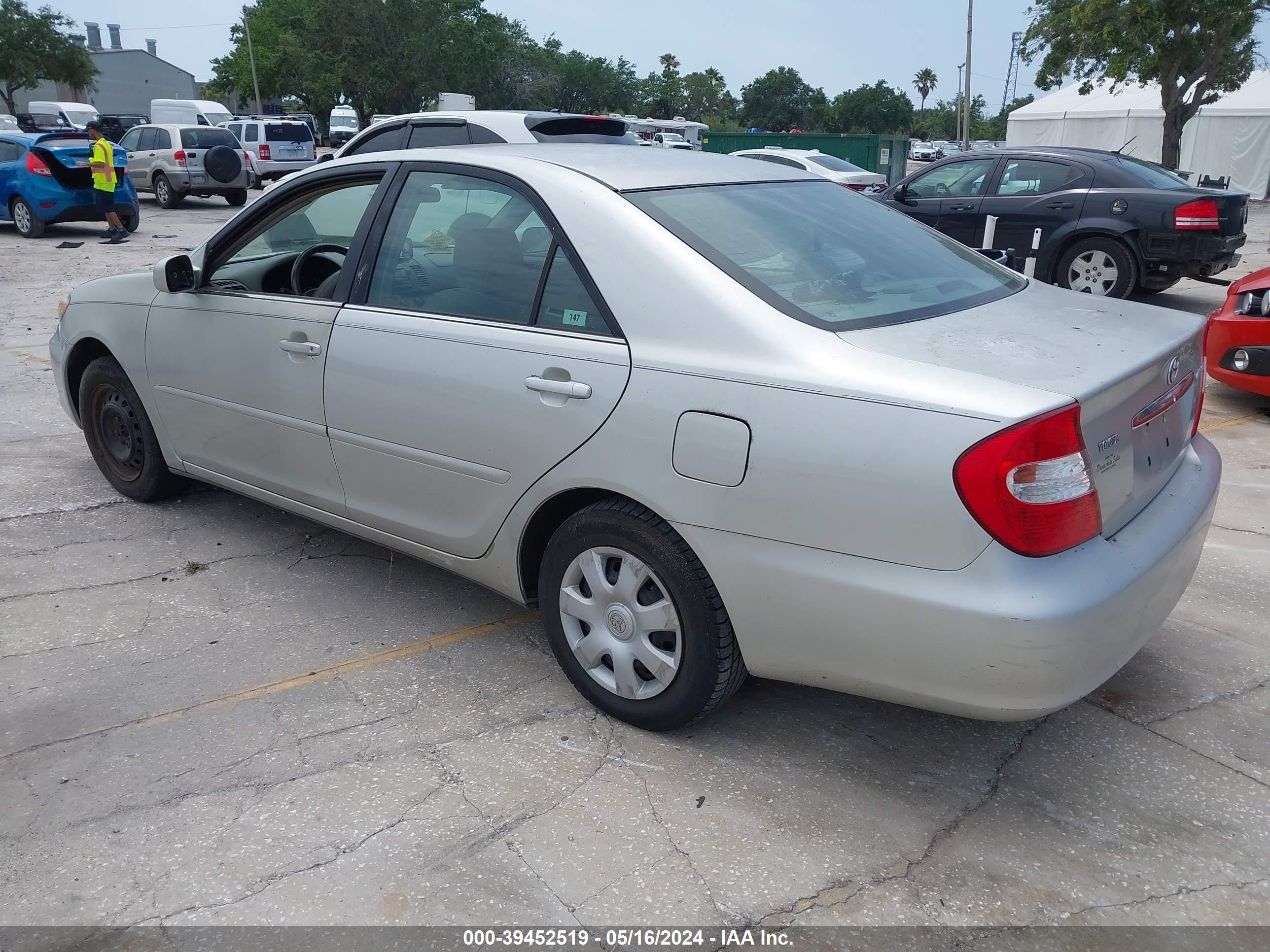 Photo 2 VIN: 4T1BE32K04U910607 - TOYOTA CAMRY 