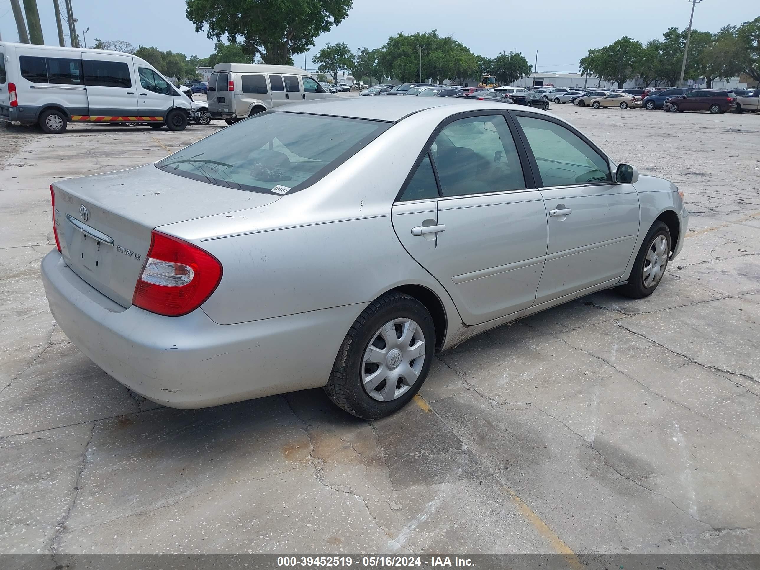 Photo 3 VIN: 4T1BE32K04U910607 - TOYOTA CAMRY 