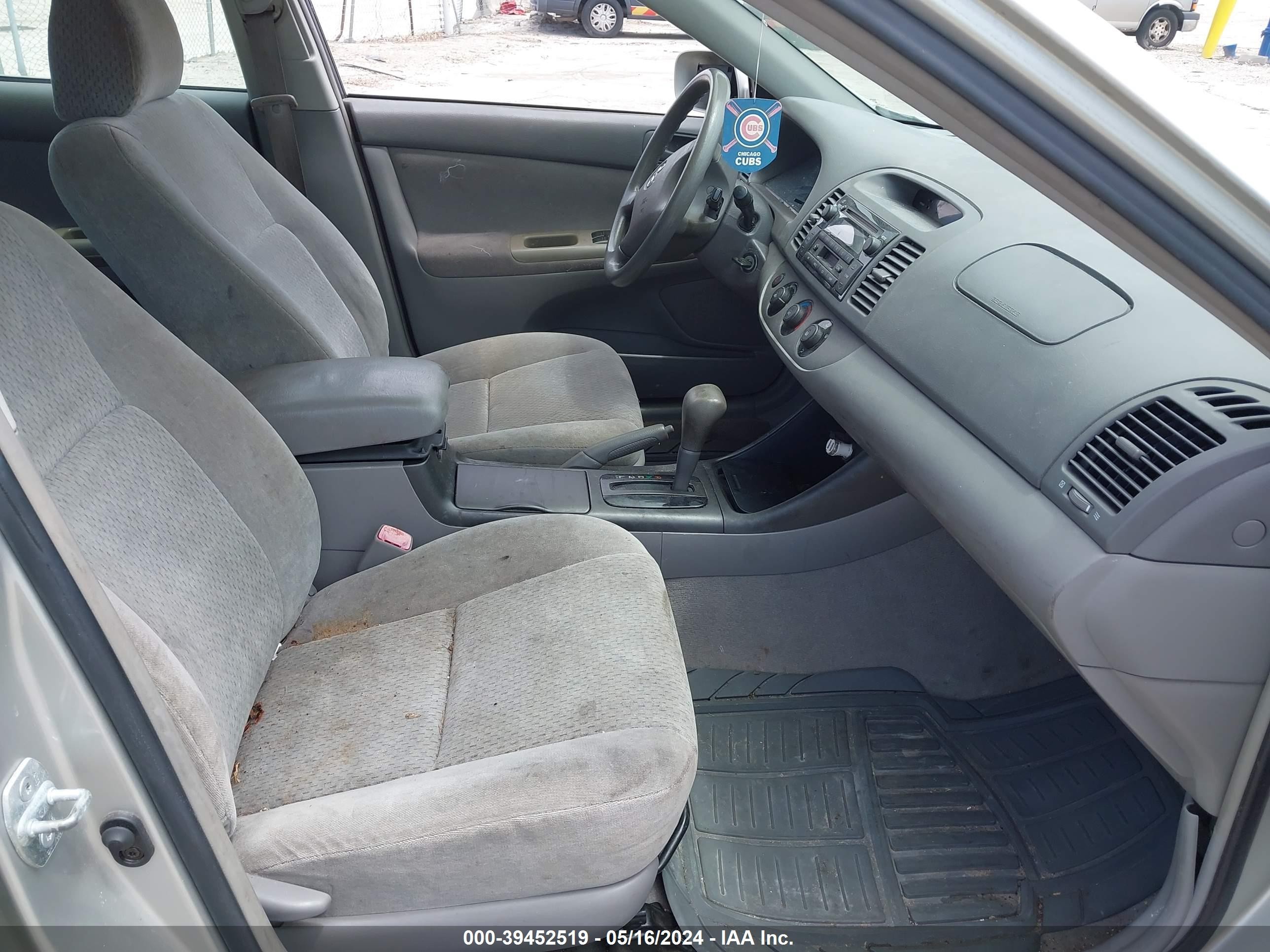 Photo 4 VIN: 4T1BE32K04U910607 - TOYOTA CAMRY 