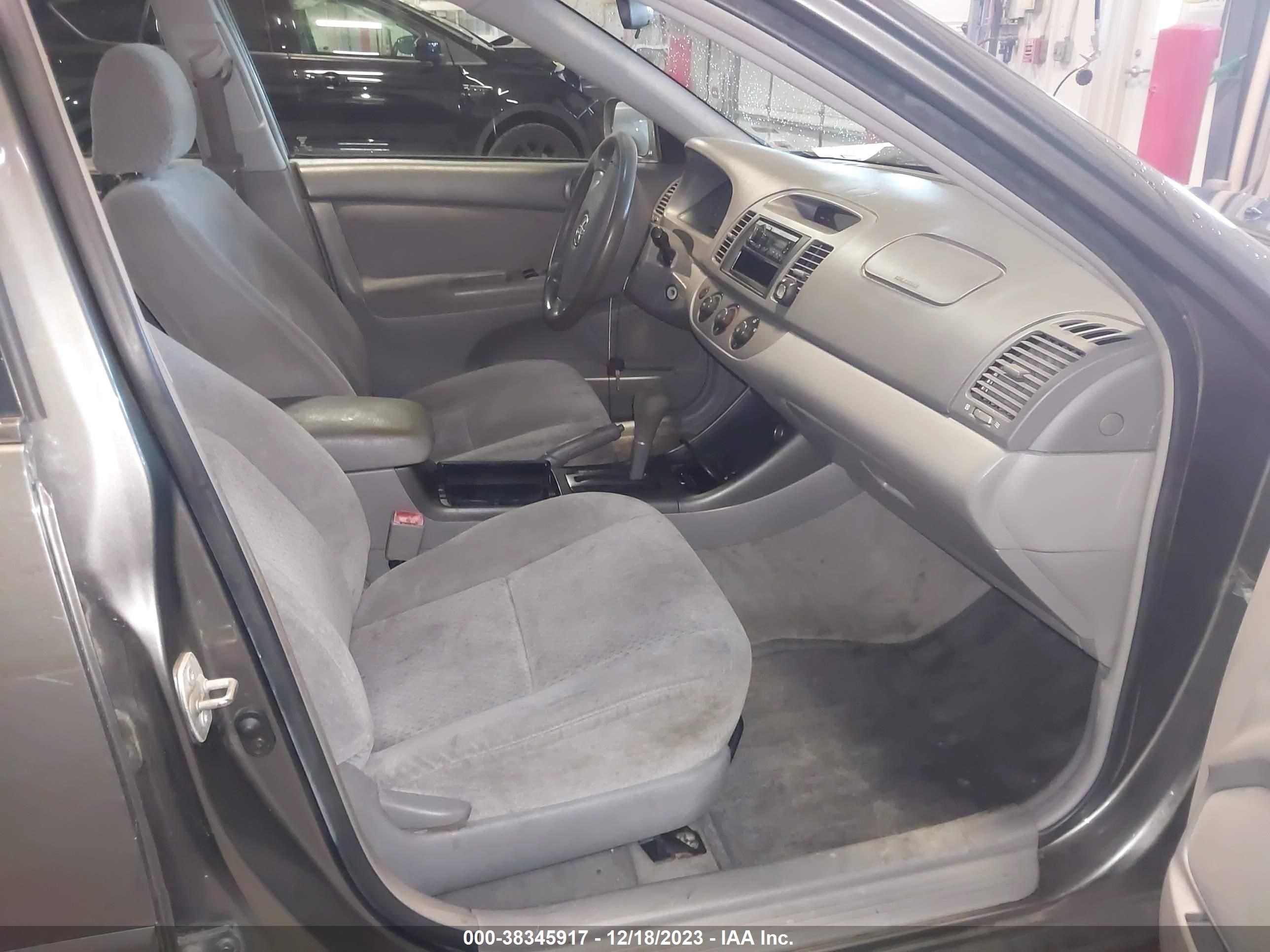 Photo 5 VIN: 4T1BE32K04U913703 - TOYOTA CAMRY 