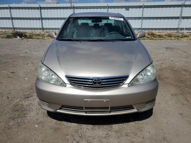 Photo 4 VIN: 4T1BE32K05U031917 - TOYOTA CAMRY 