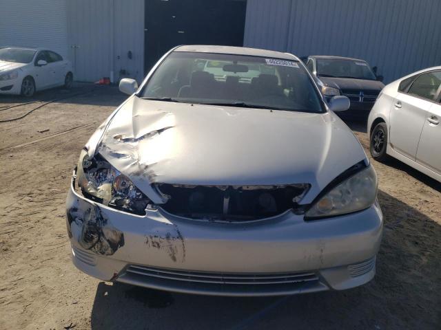 Photo 4 VIN: 4T1BE32K05U500889 - TOYOTA CAMRY 