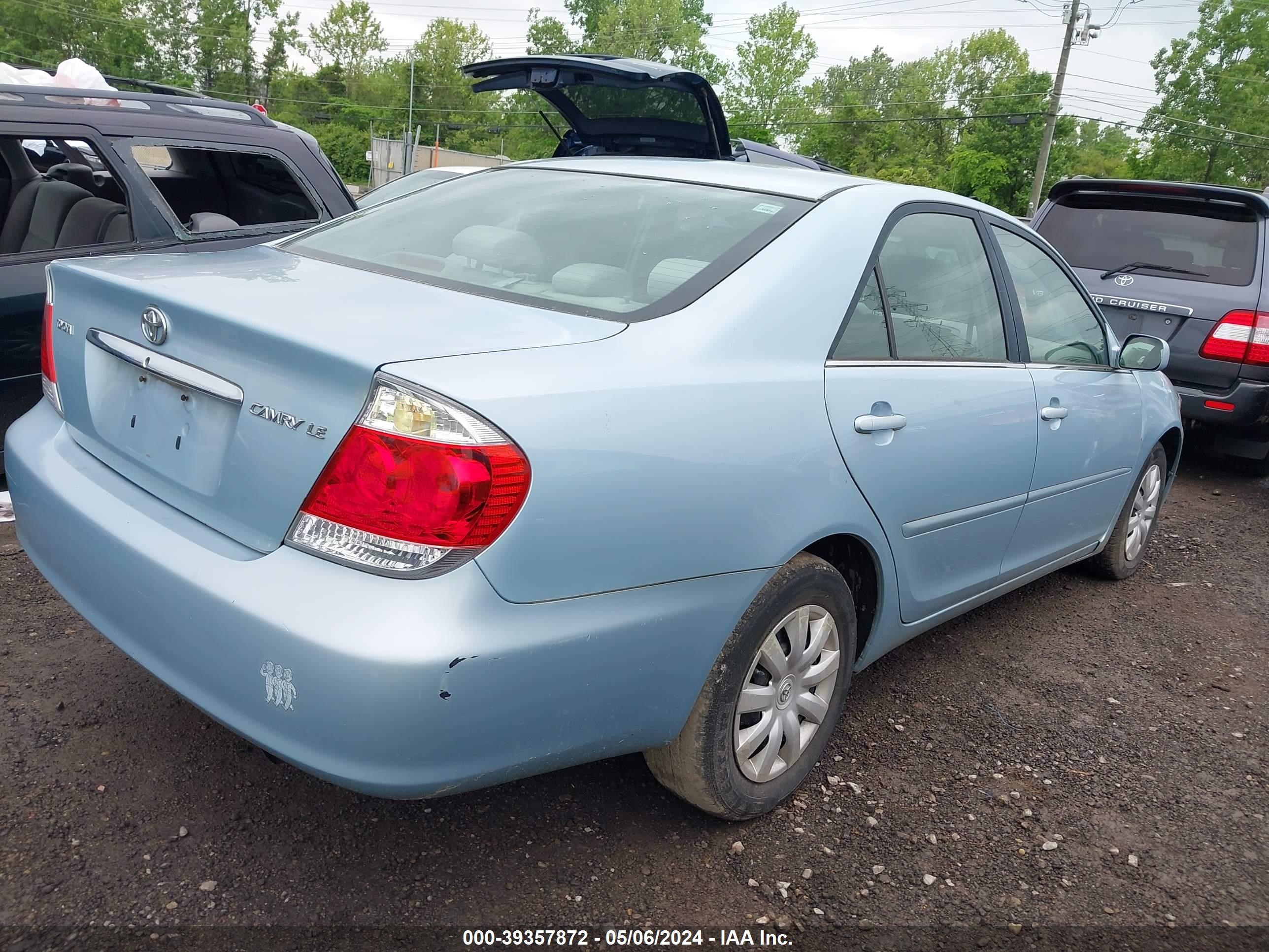 Photo 3 VIN: 4T1BE32K05U556170 - TOYOTA CAMRY 