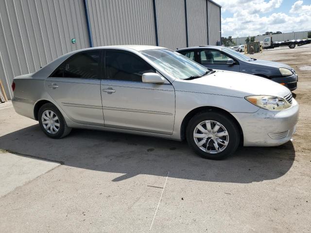 Photo 3 VIN: 4T1BE32K05U558159 - TOYOTA CAMRY LE 