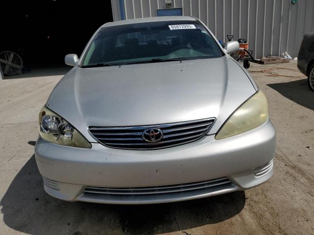 Photo 4 VIN: 4T1BE32K05U558159 - TOYOTA CAMRY LE 