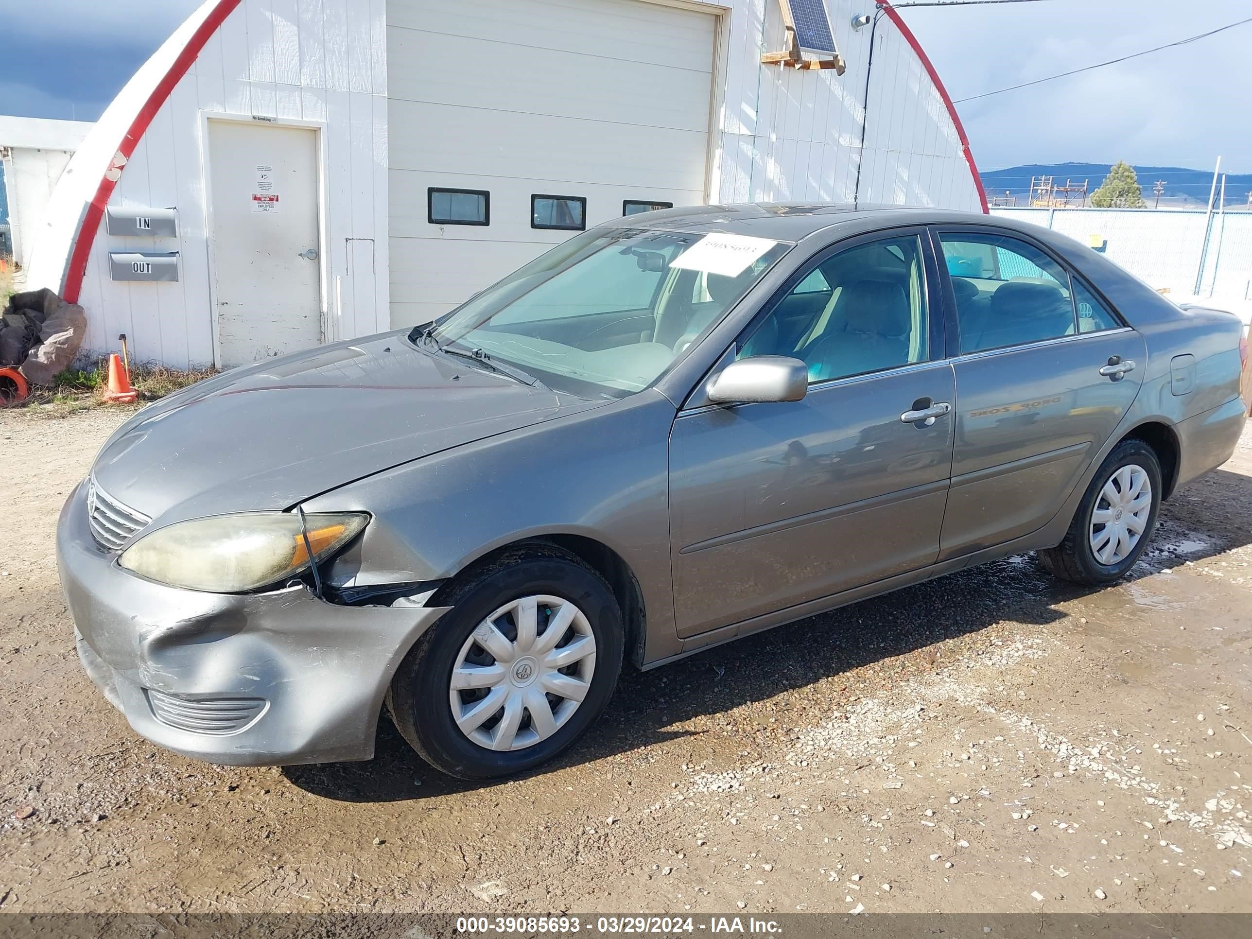 Photo 1 VIN: 4T1BE32K05U588679 - TOYOTA CAMRY 