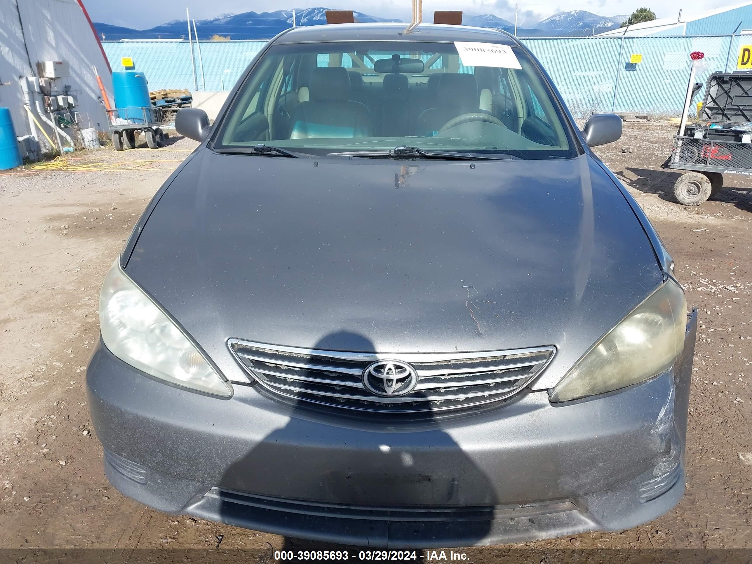 Photo 11 VIN: 4T1BE32K05U588679 - TOYOTA CAMRY 