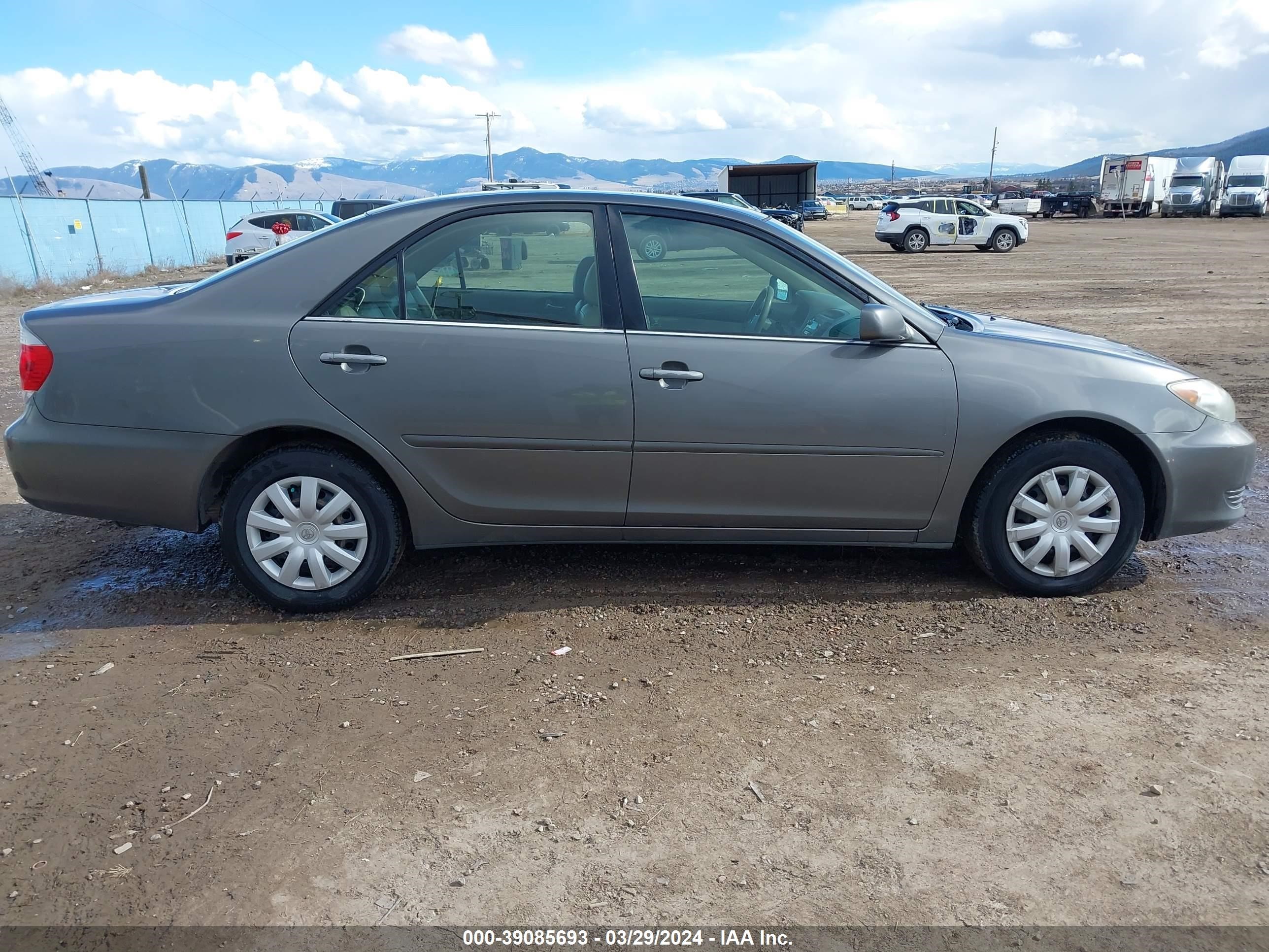 Photo 12 VIN: 4T1BE32K05U588679 - TOYOTA CAMRY 