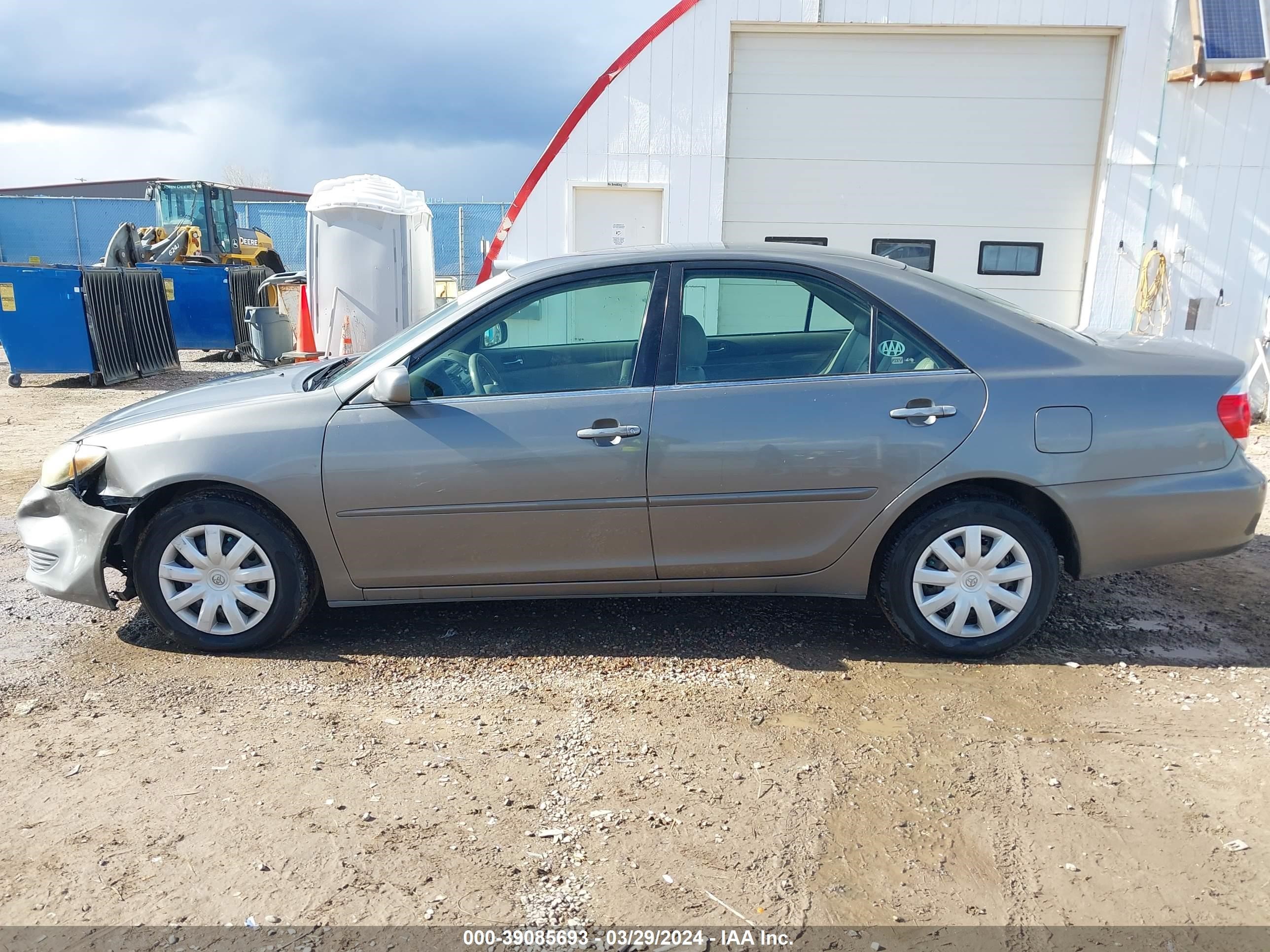 Photo 13 VIN: 4T1BE32K05U588679 - TOYOTA CAMRY 