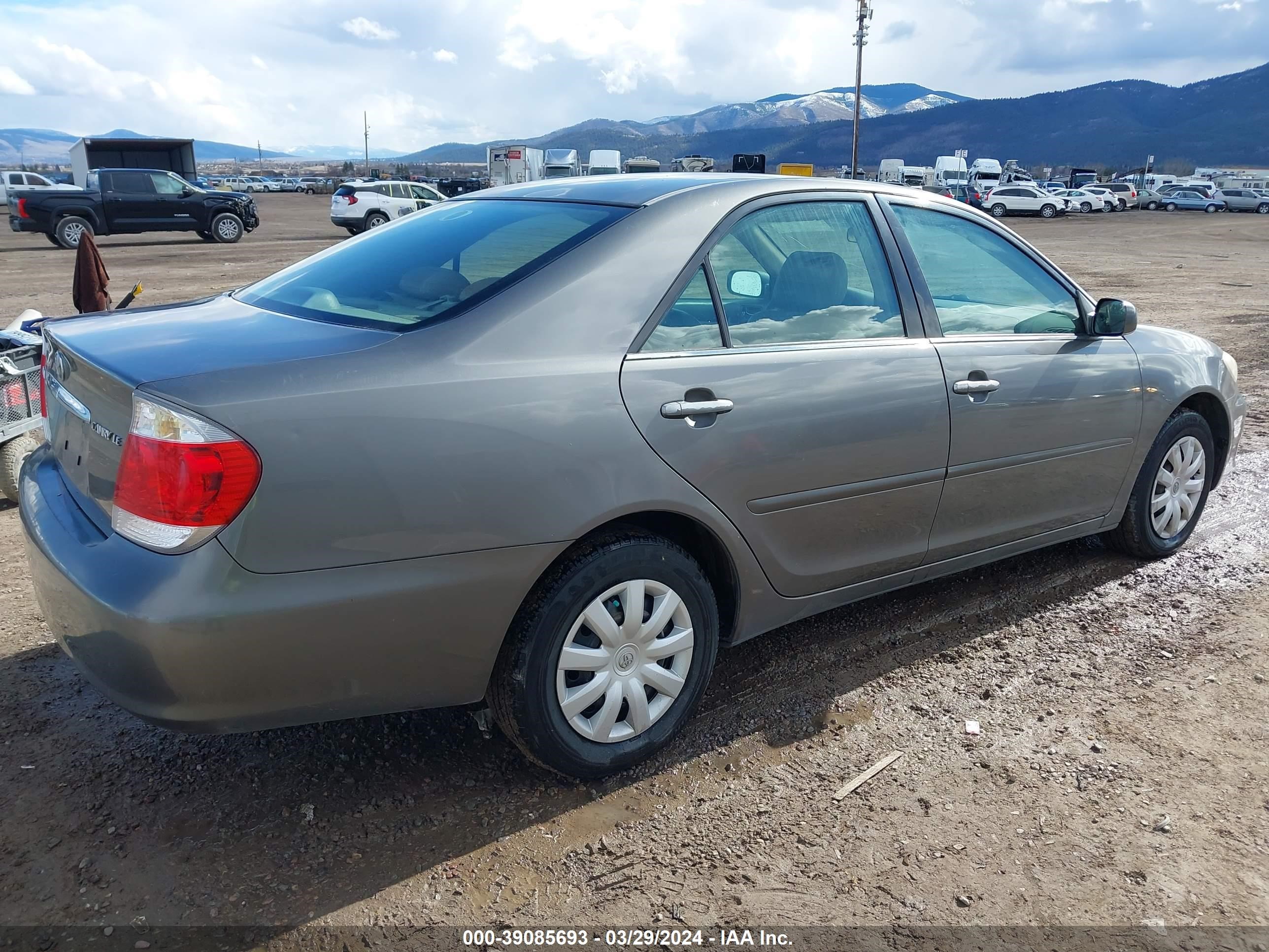 Photo 3 VIN: 4T1BE32K05U588679 - TOYOTA CAMRY 