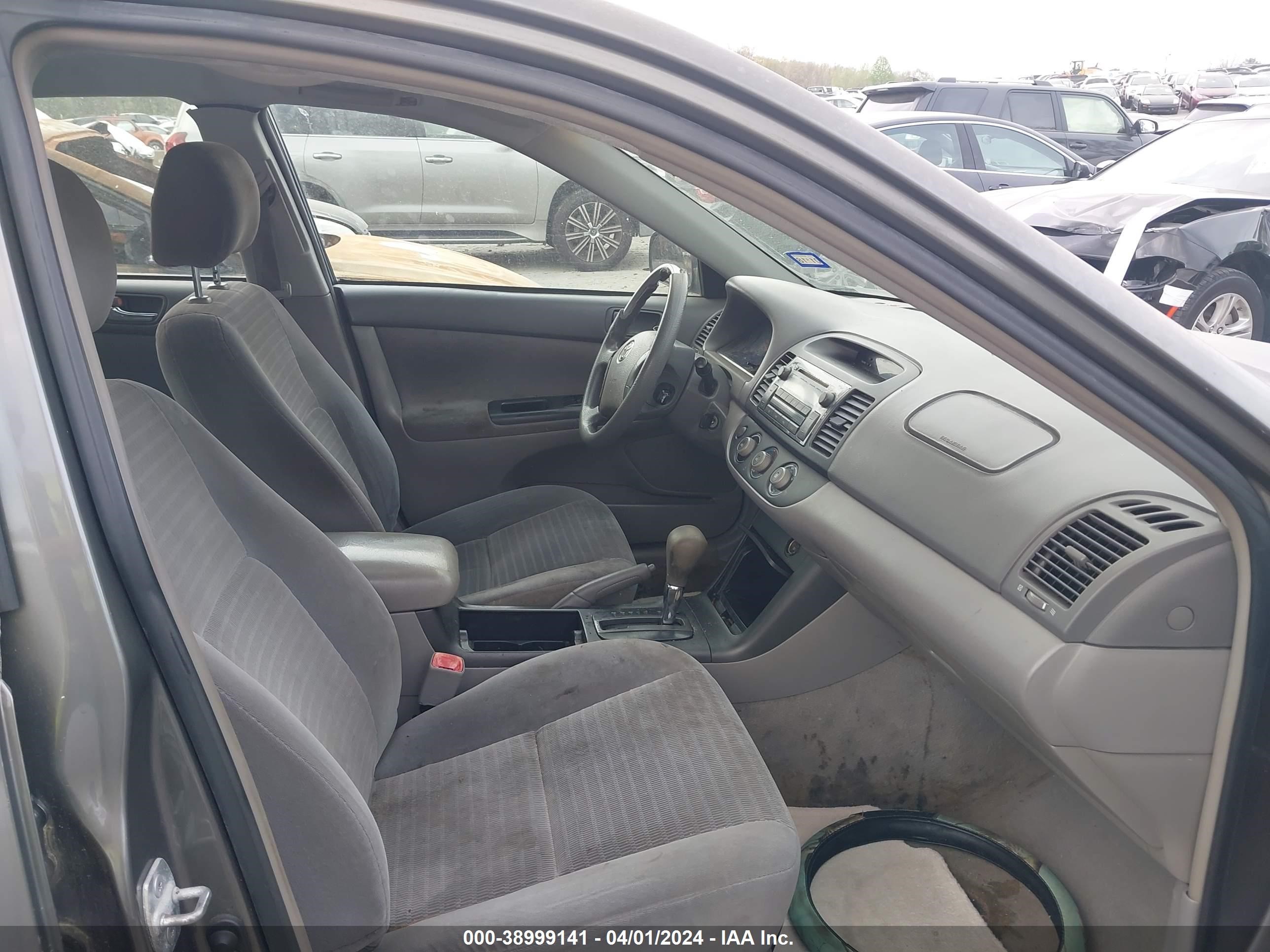 Photo 4 VIN: 4T1BE32K05U618523 - TOYOTA CAMRY 