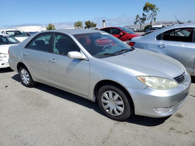 Photo 3 VIN: 4T1BE32K05U640506 - TOYOTA CAMRY 