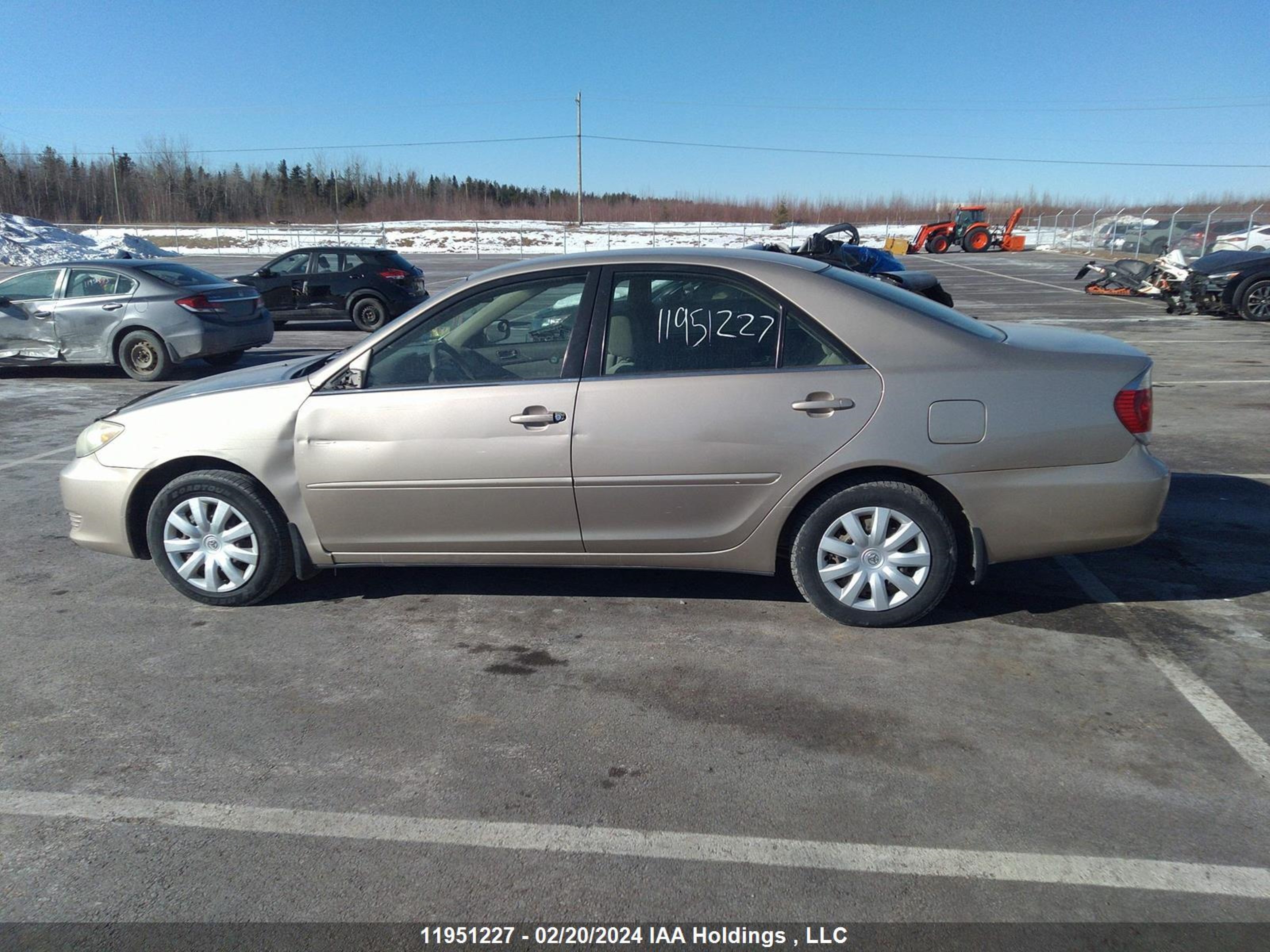 Photo 13 VIN: 4T1BE32K05U697689 - TOYOTA CAMRY 