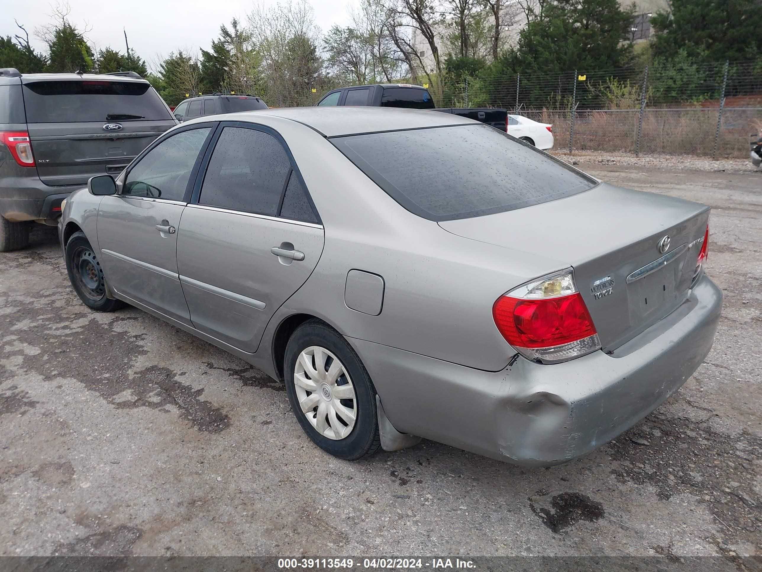 Photo 2 VIN: 4T1BE32K05U950266 - TOYOTA CAMRY 