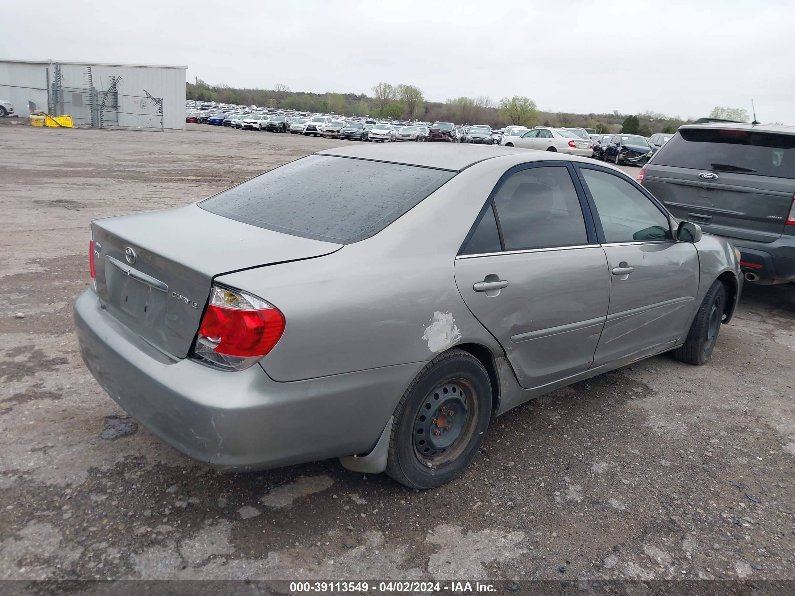 Photo 3 VIN: 4T1BE32K05U950266 - TOYOTA CAMRY 