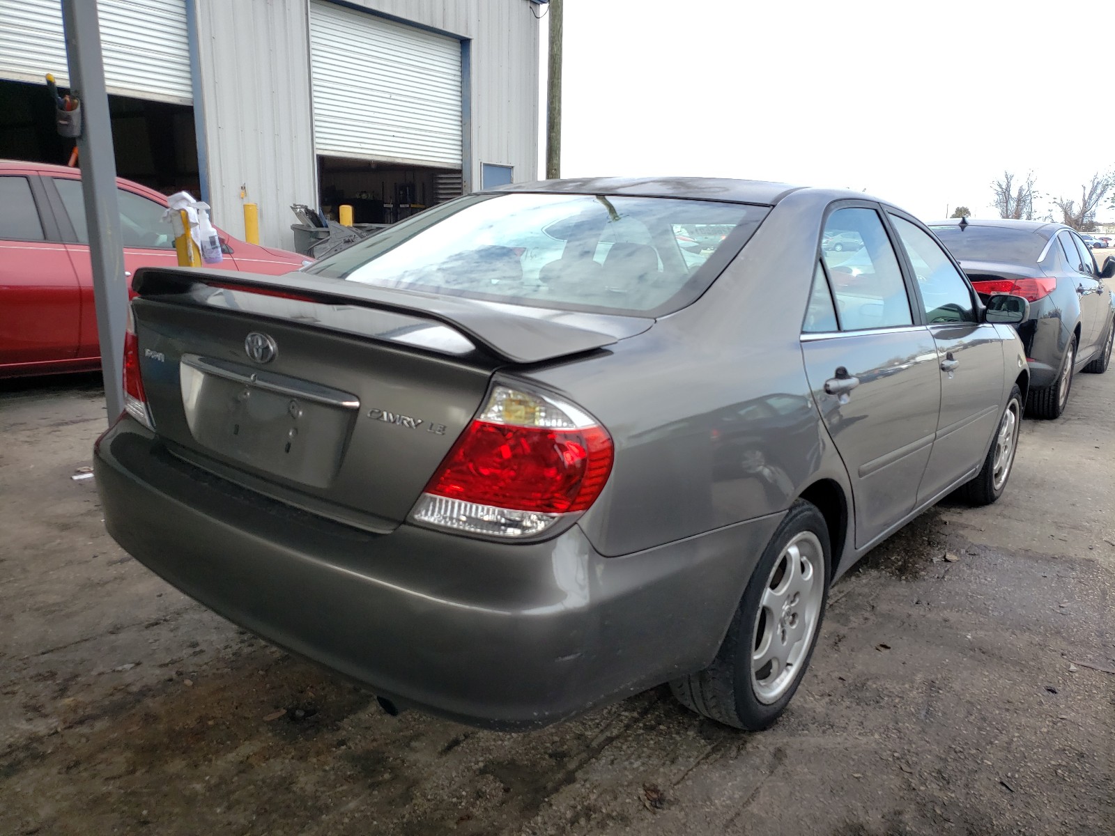 Photo 3 VIN: 4T1BE32K05U966760 - TOYOTA CAMRY LE 