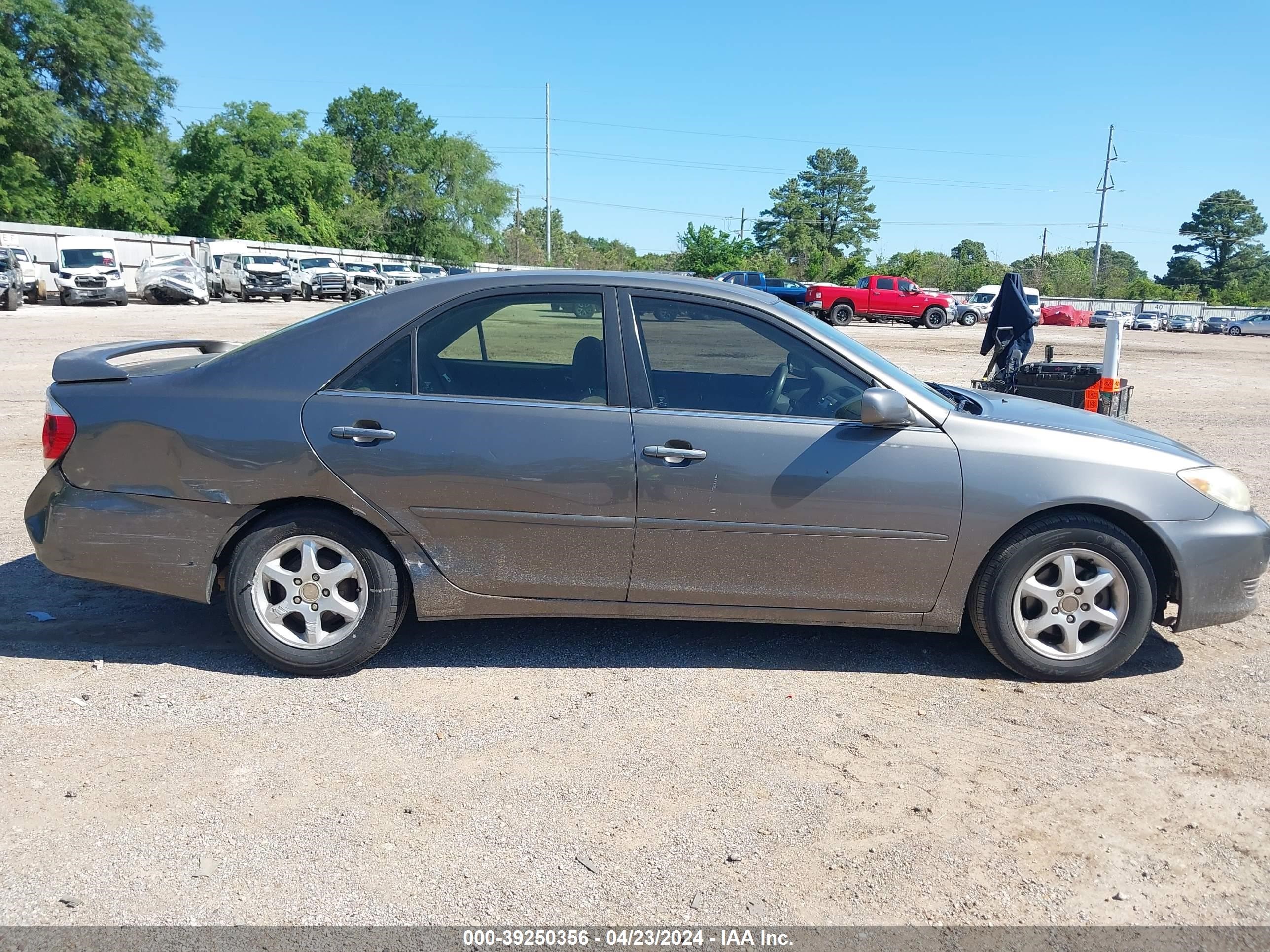 Photo 12 VIN: 4T1BE32K06U642757 - TOYOTA CAMRY 