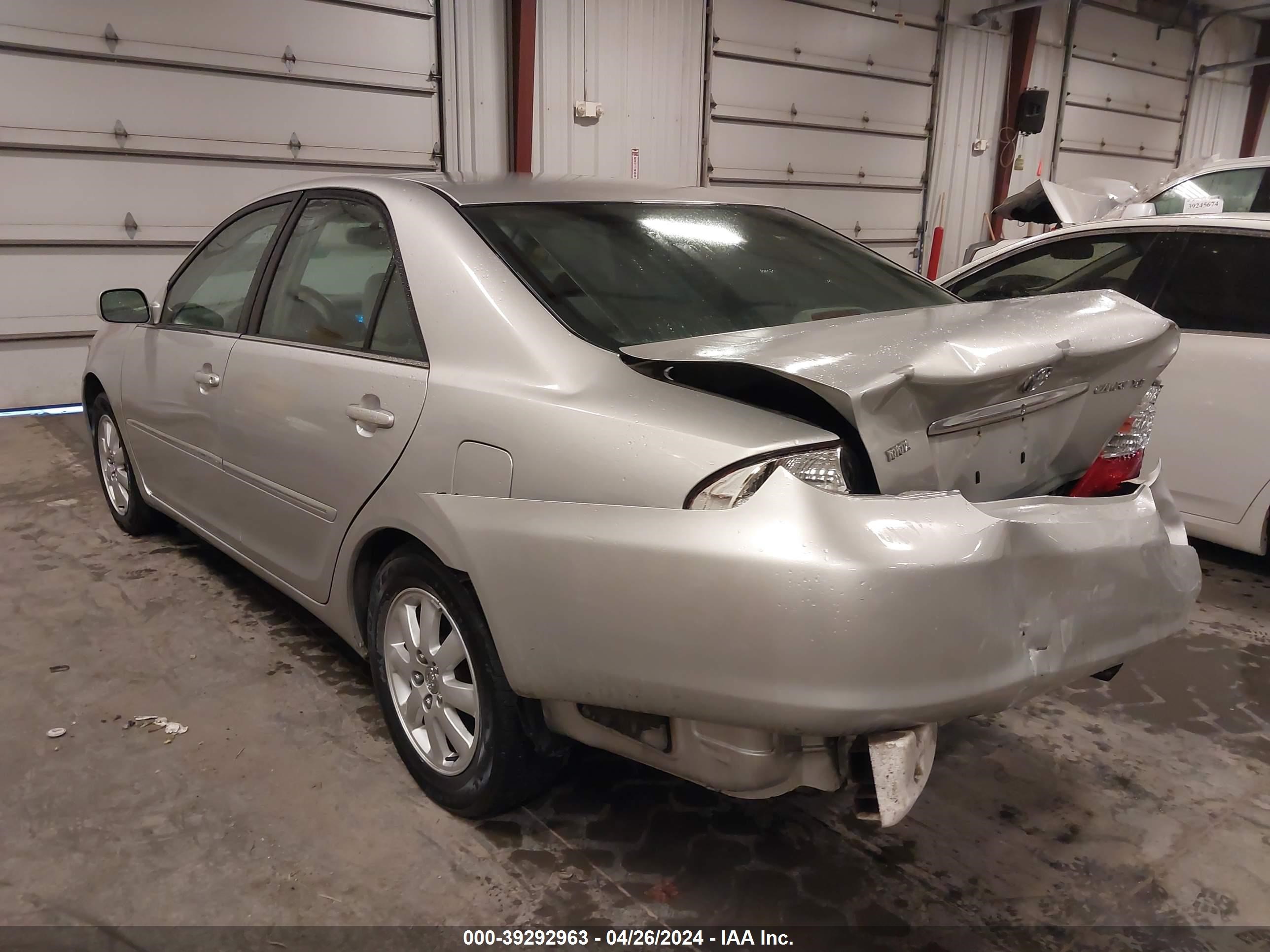 Photo 2 VIN: 4T1BE32K12U592736 - TOYOTA CAMRY 